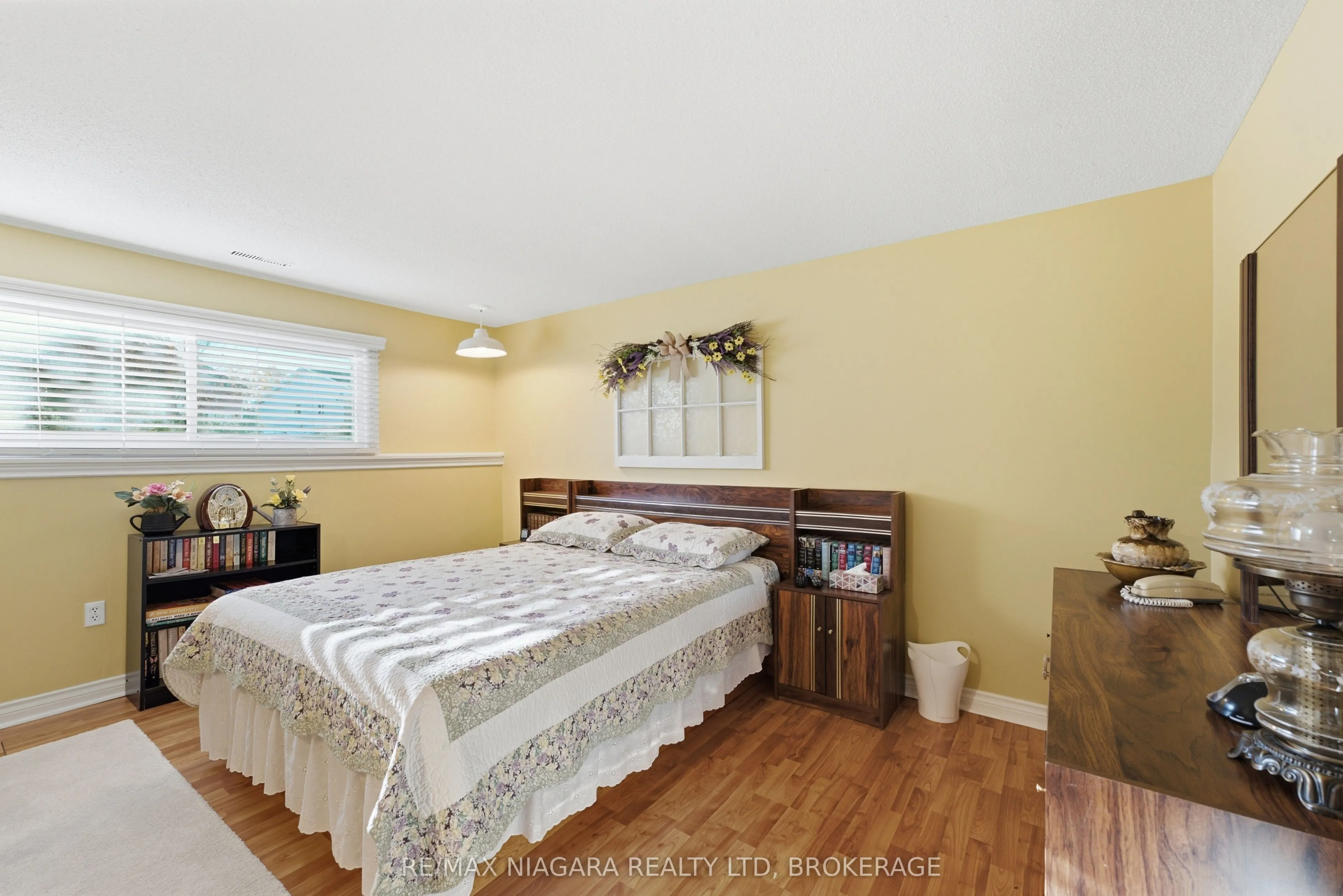 8372 Mundare Crescent