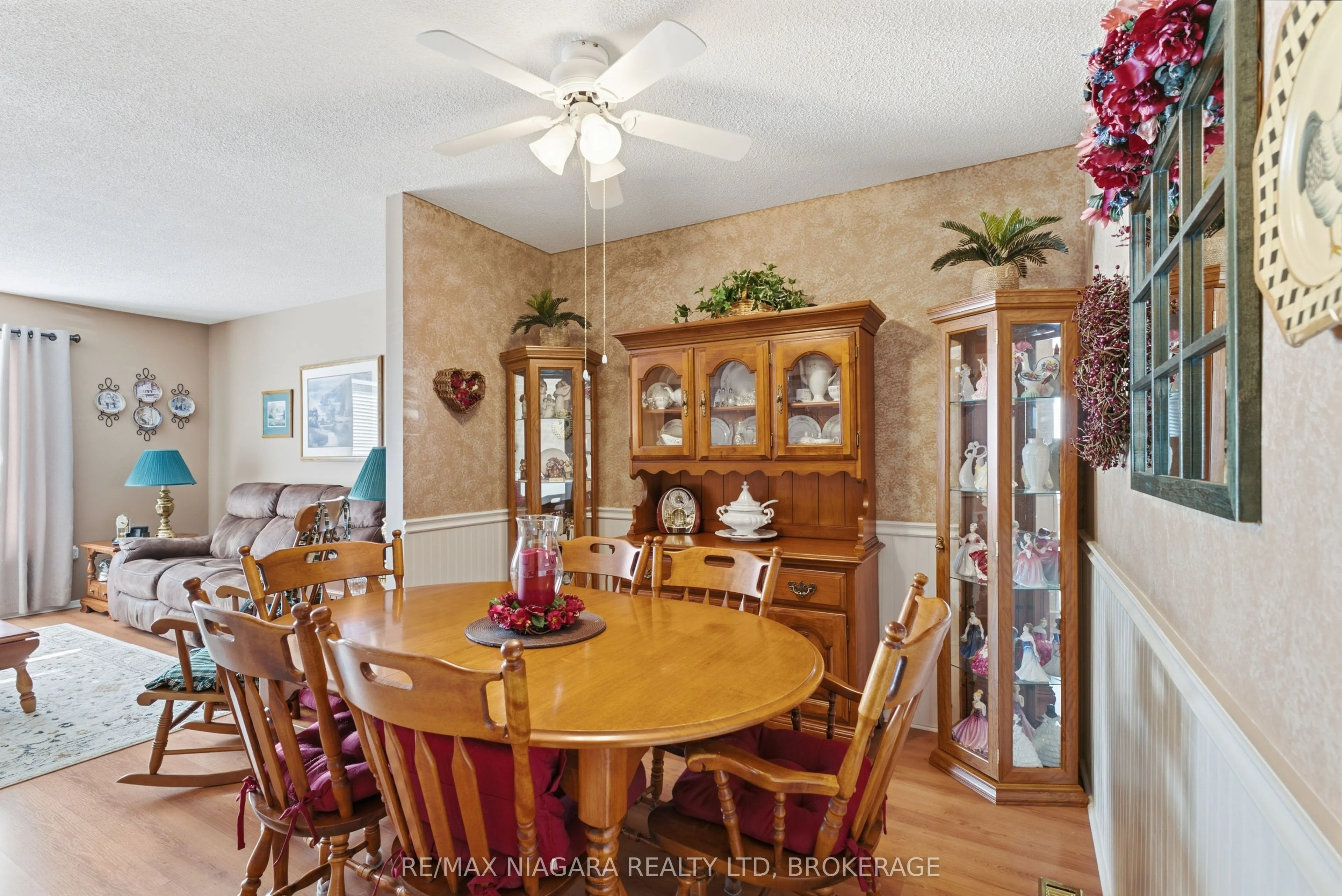 8372 Mundare Crescent