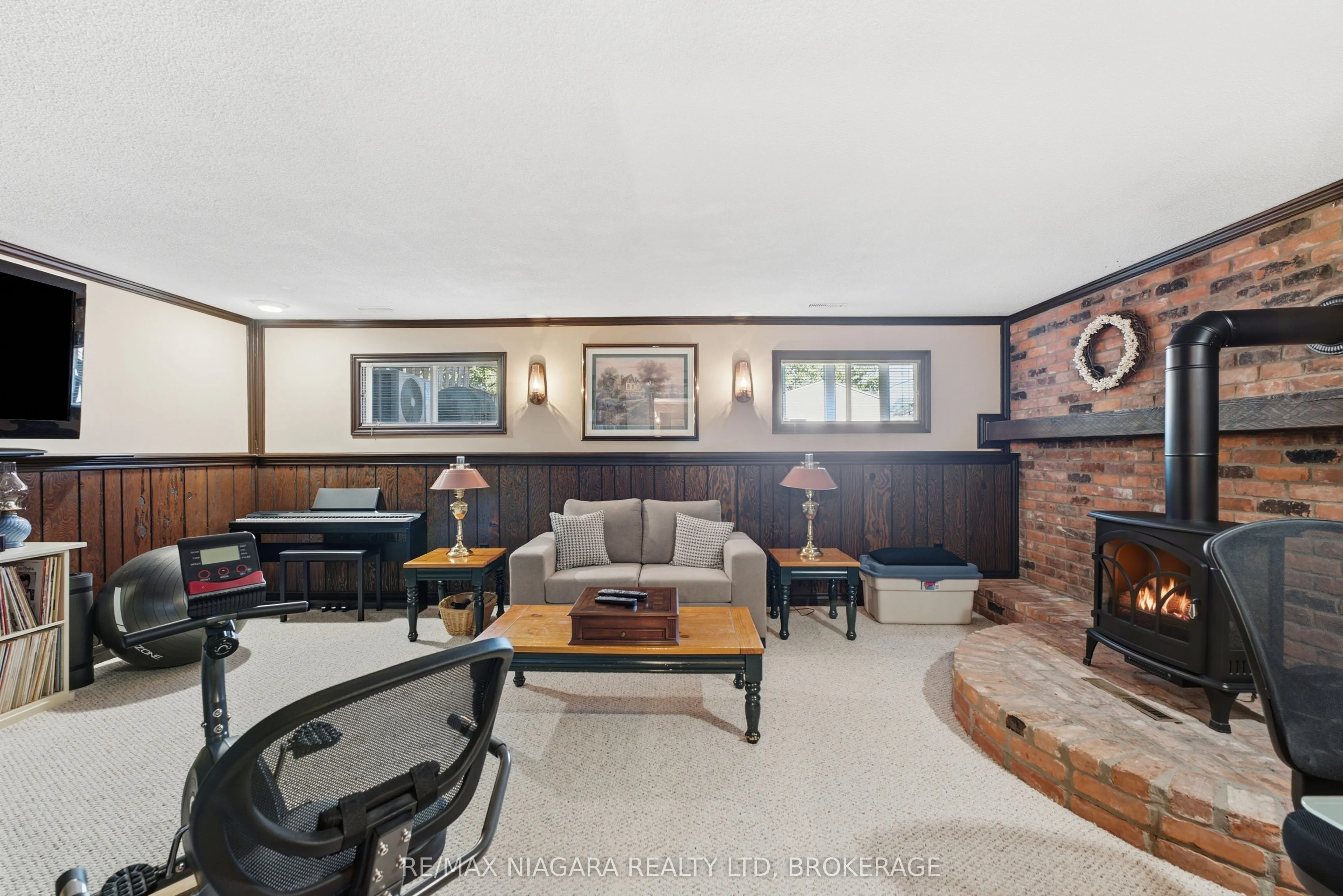 8372 Mundare Crescent
