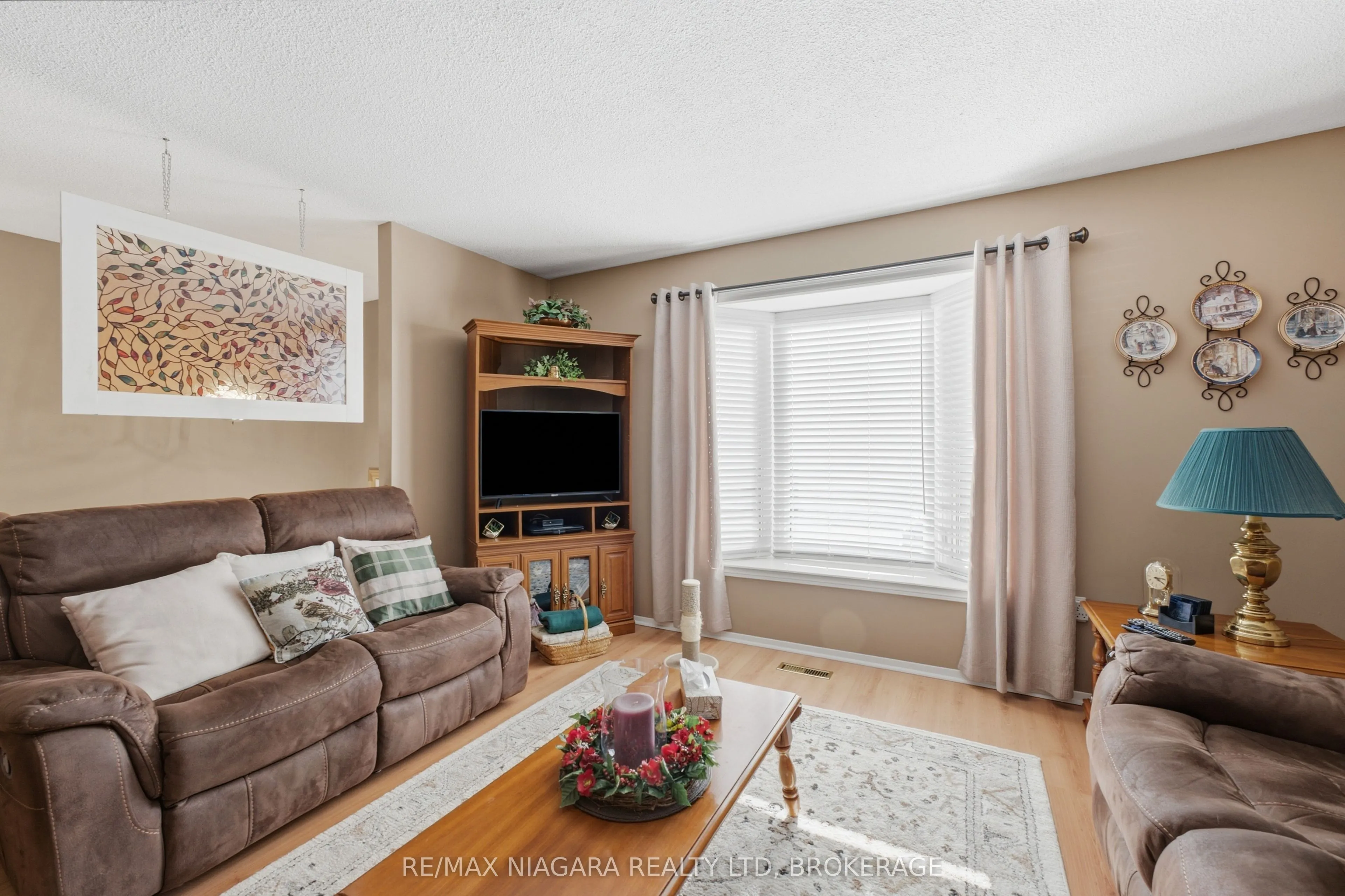 8372 Mundare Crescent