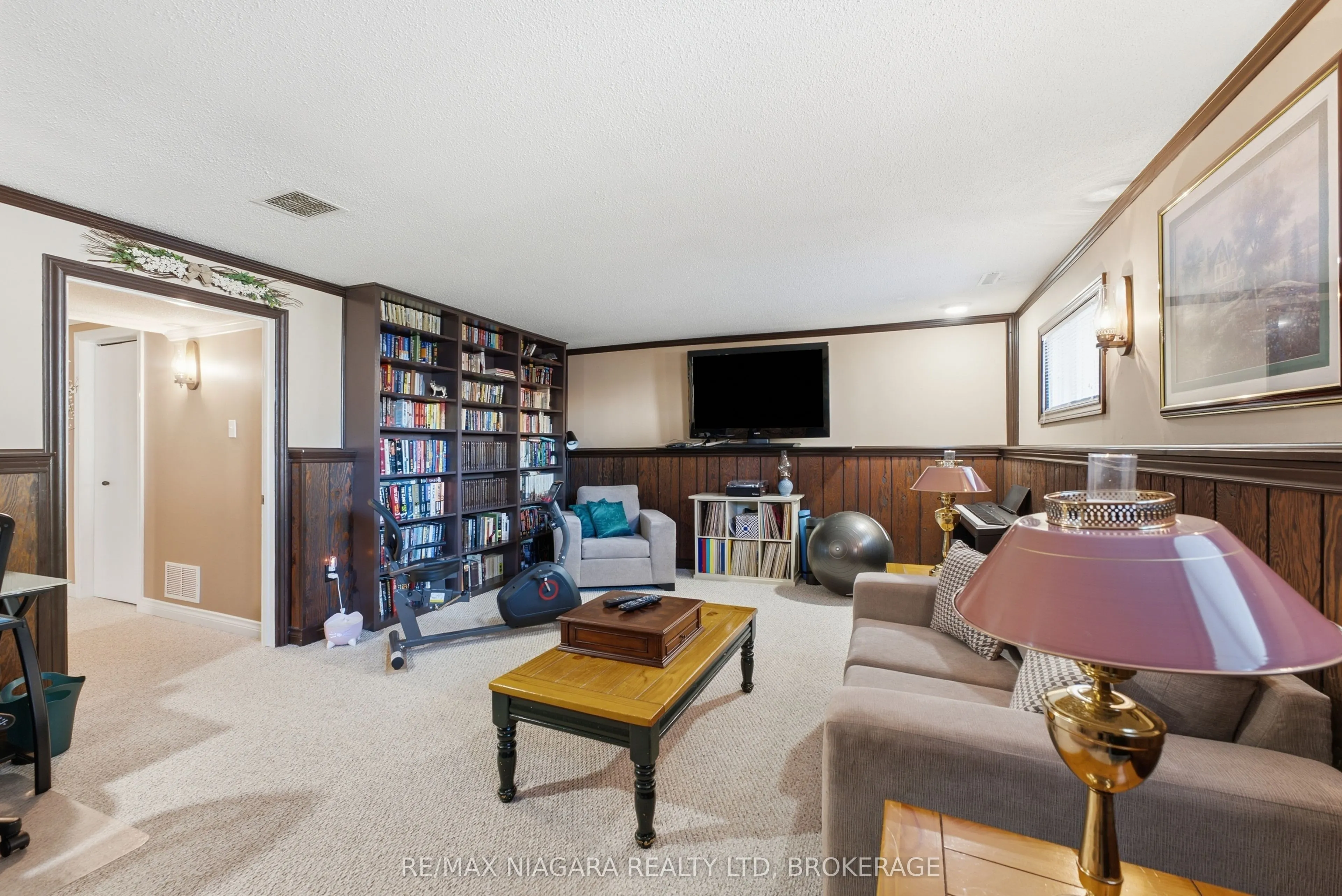 8372 Mundare Crescent