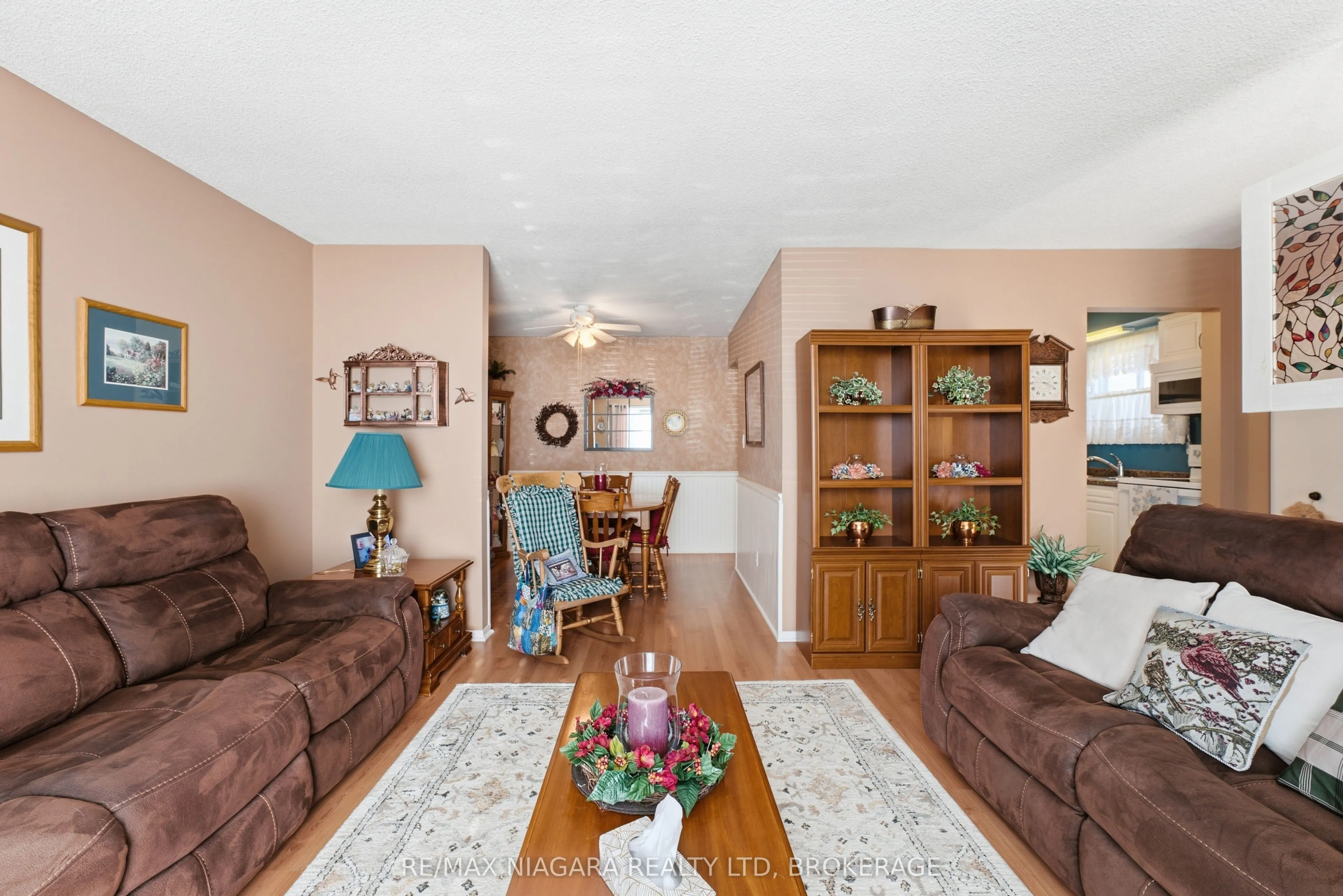 8372 Mundare Crescent