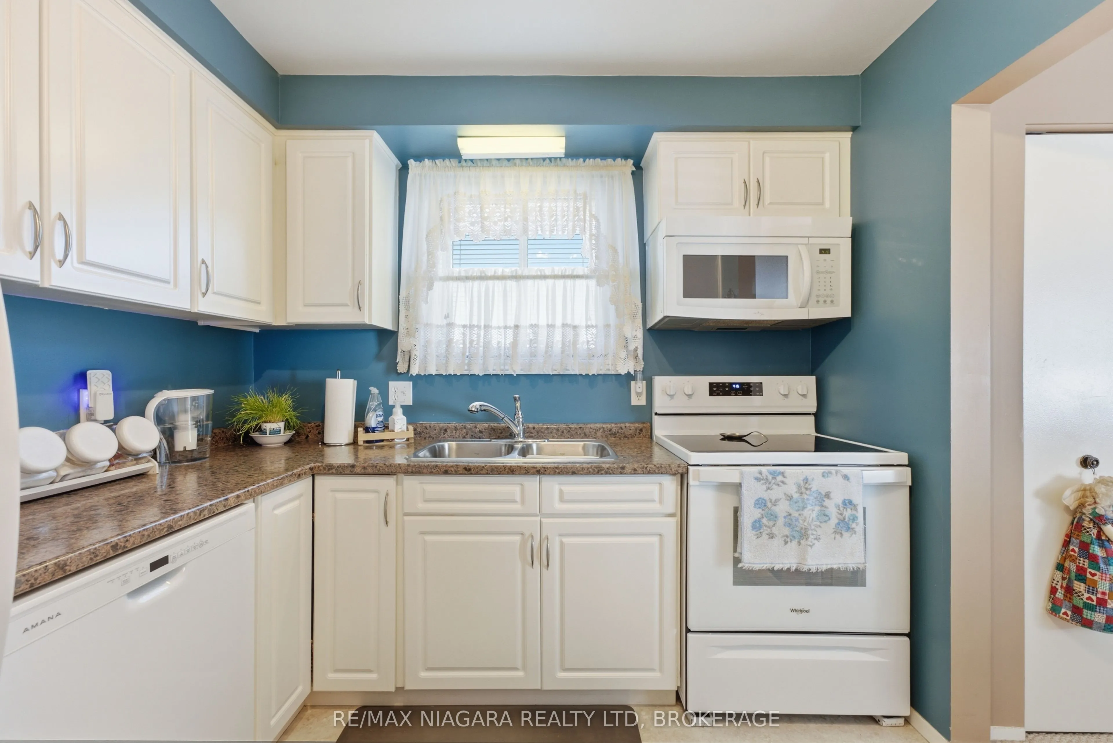 8372 Mundare Crescent