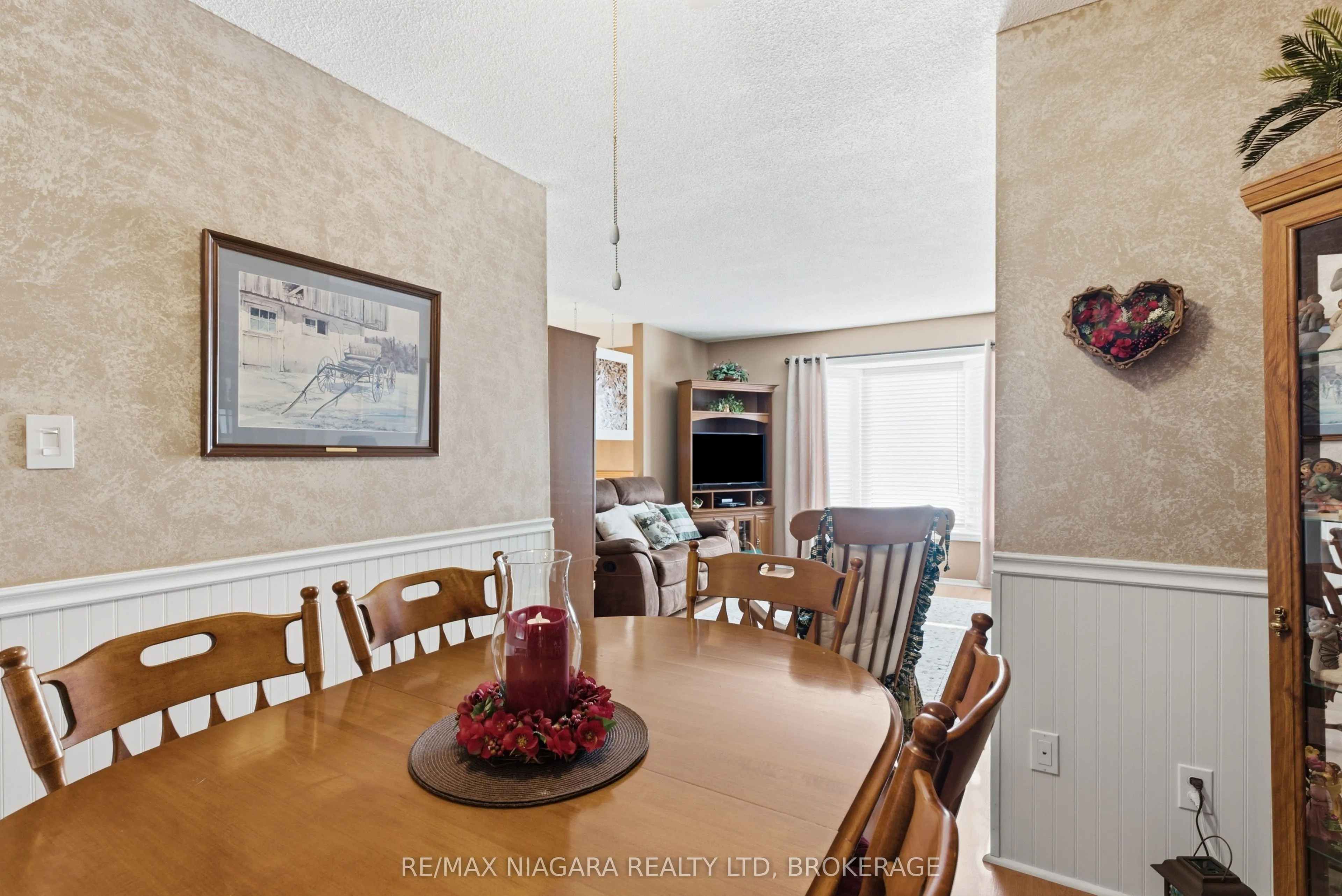 8372 Mundare Crescent