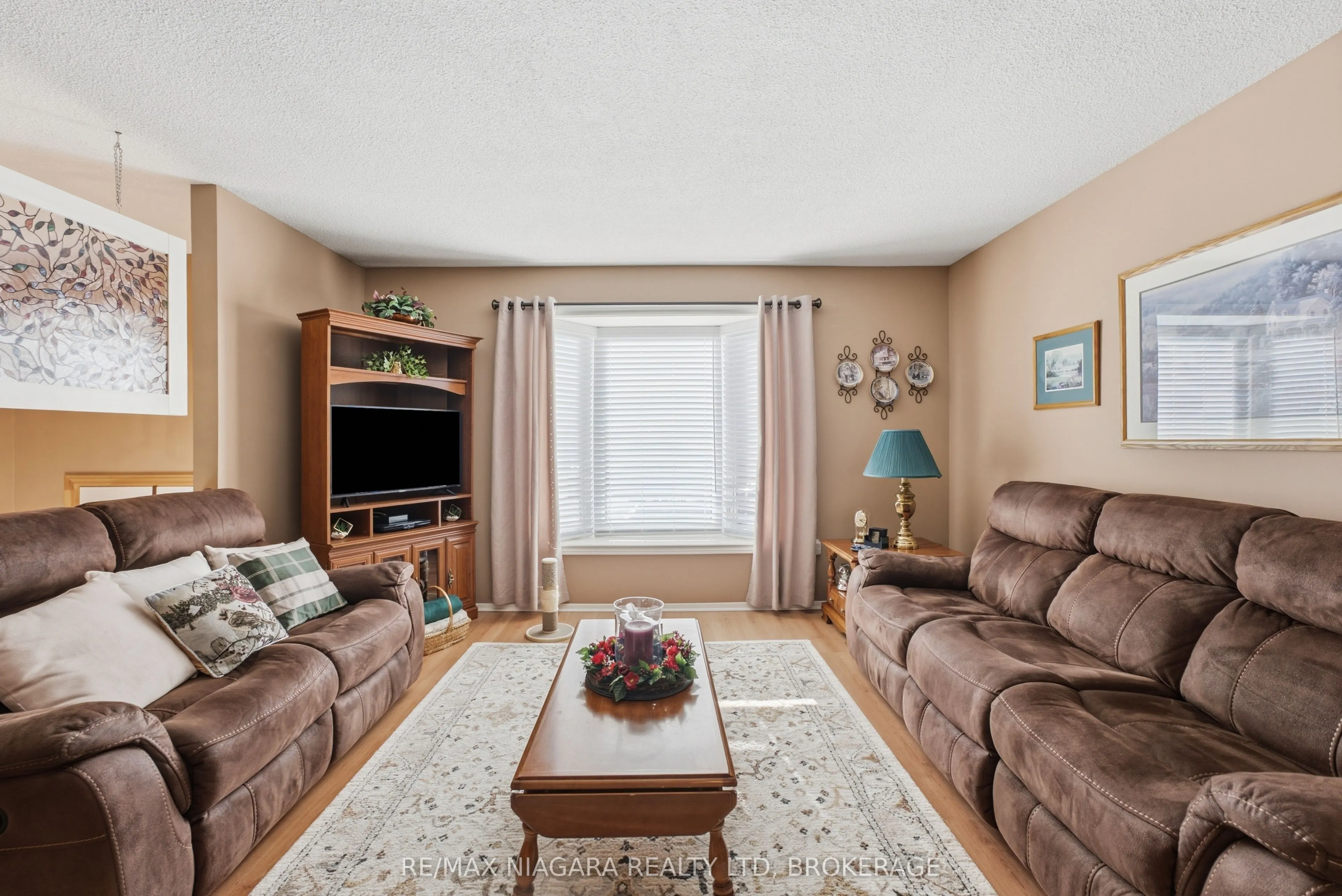 8372 Mundare Crescent