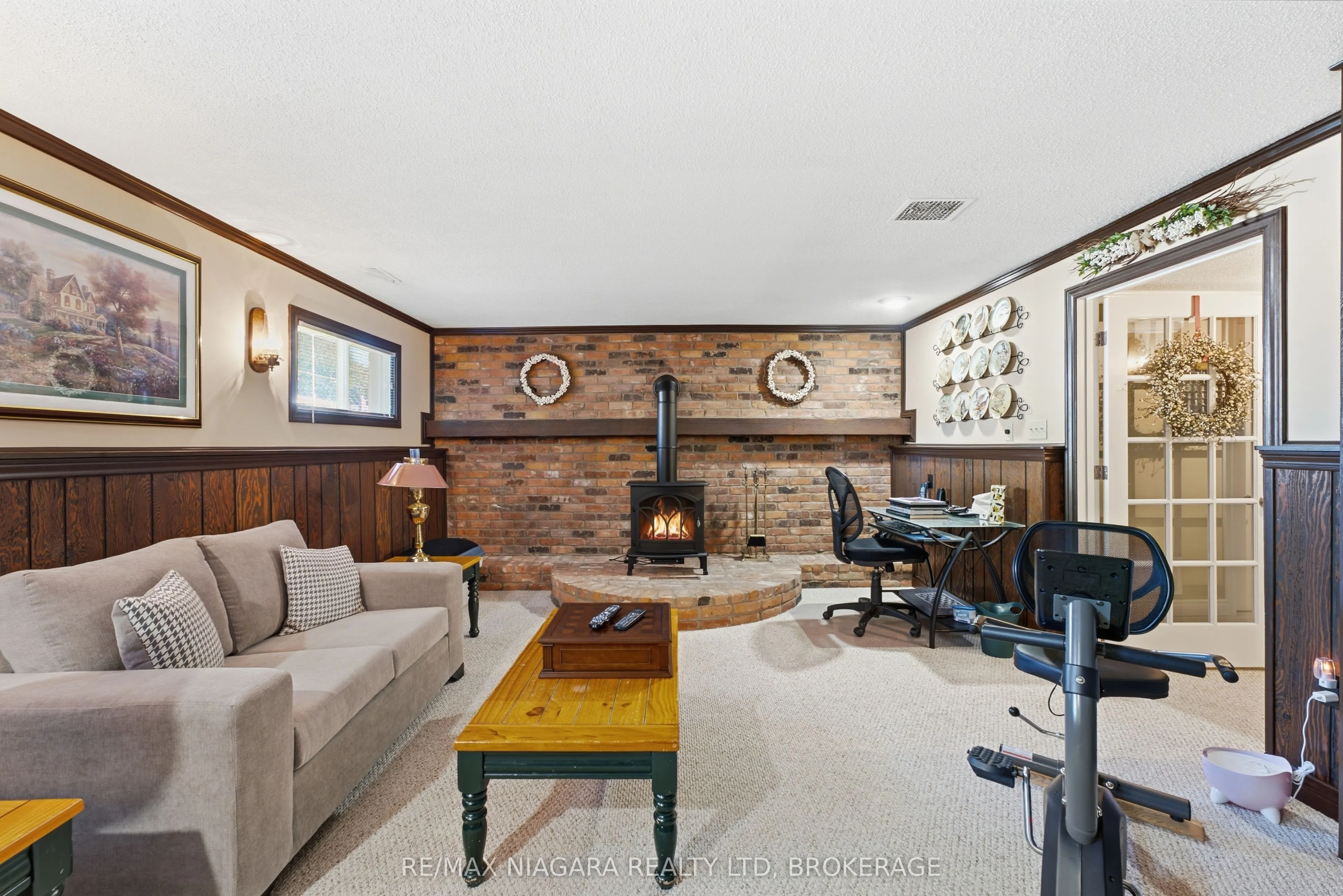 8372 Mundare Crescent