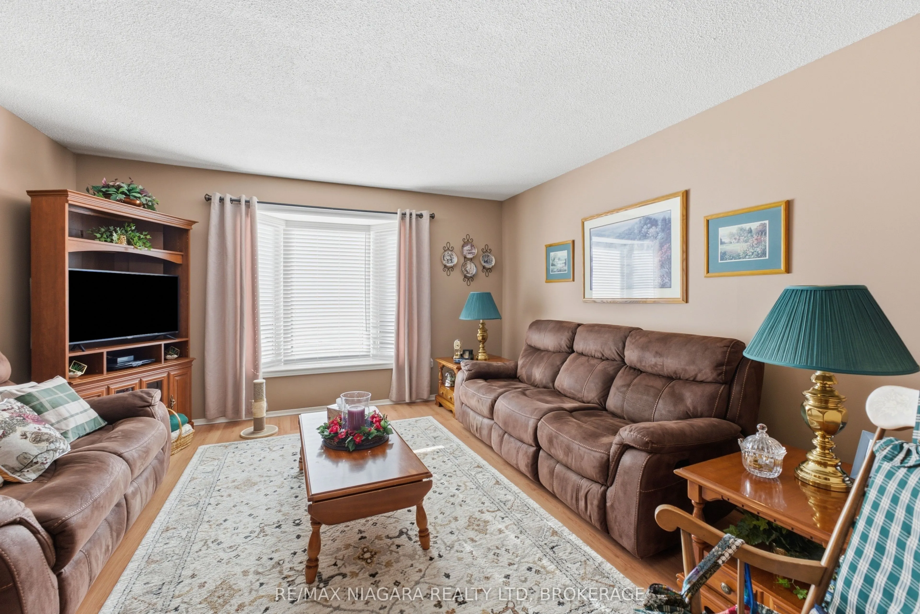 8372 Mundare Crescent
