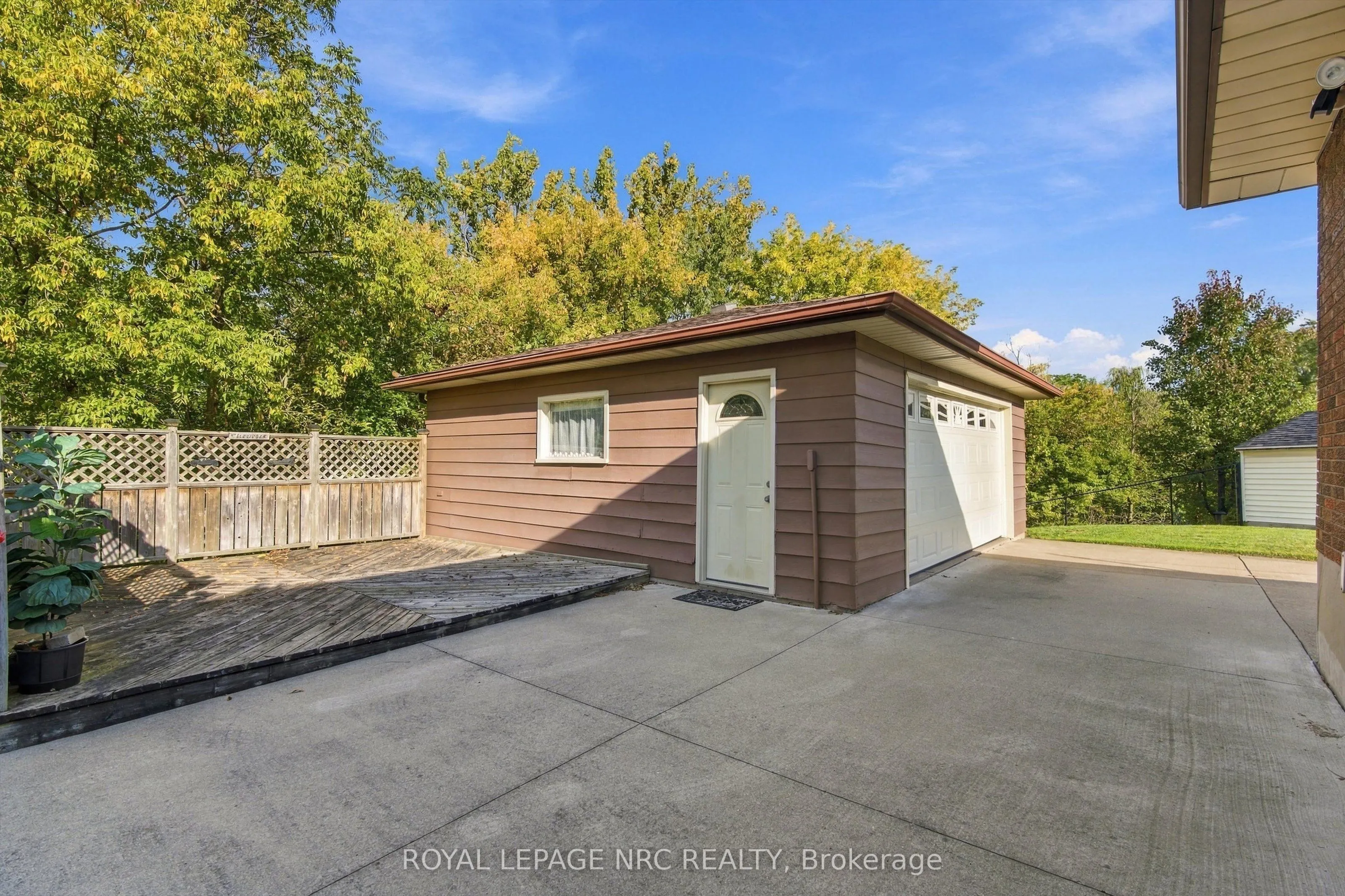 13 Hardwood Grove