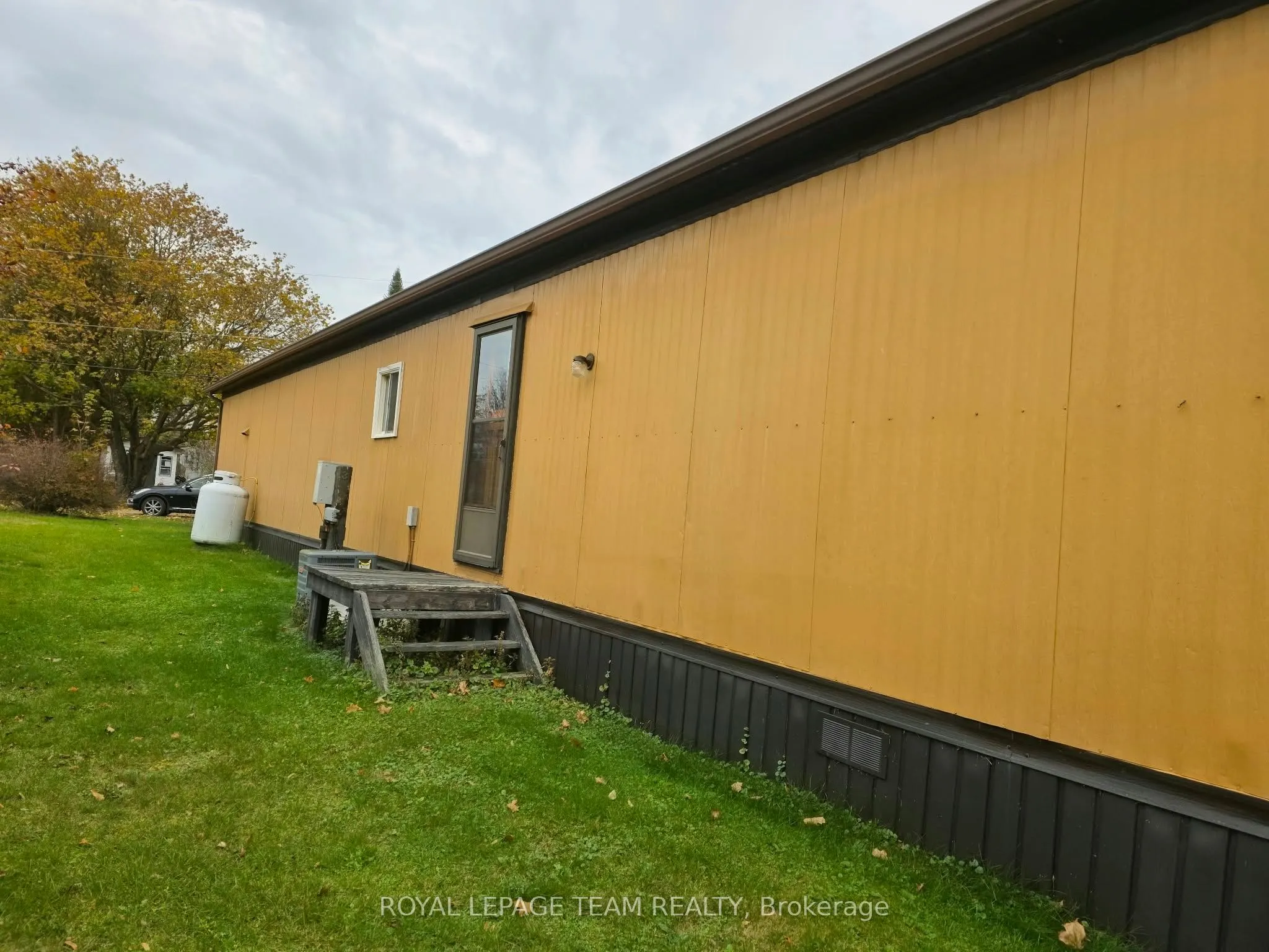 114 HUTT Road N