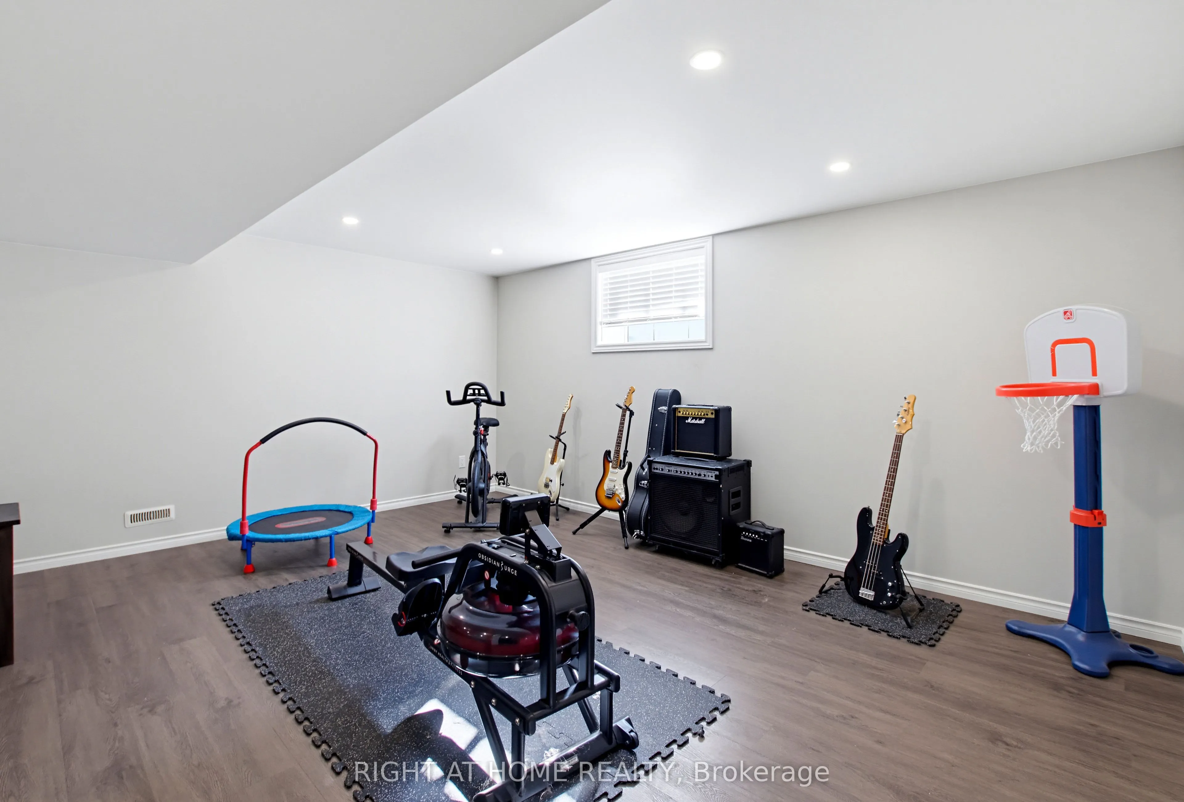 156 Wintermute Court E
