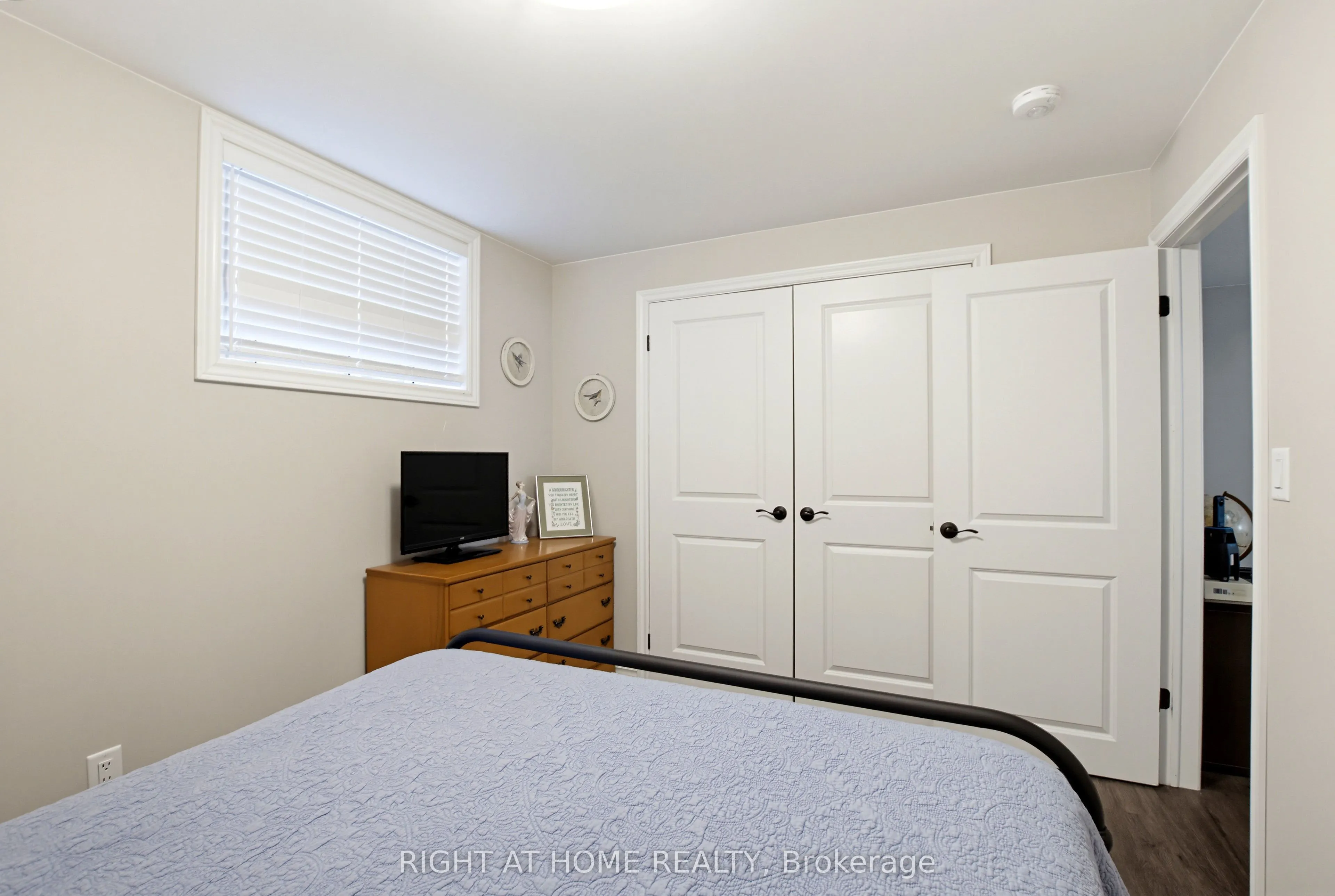 156 Wintermute Court E