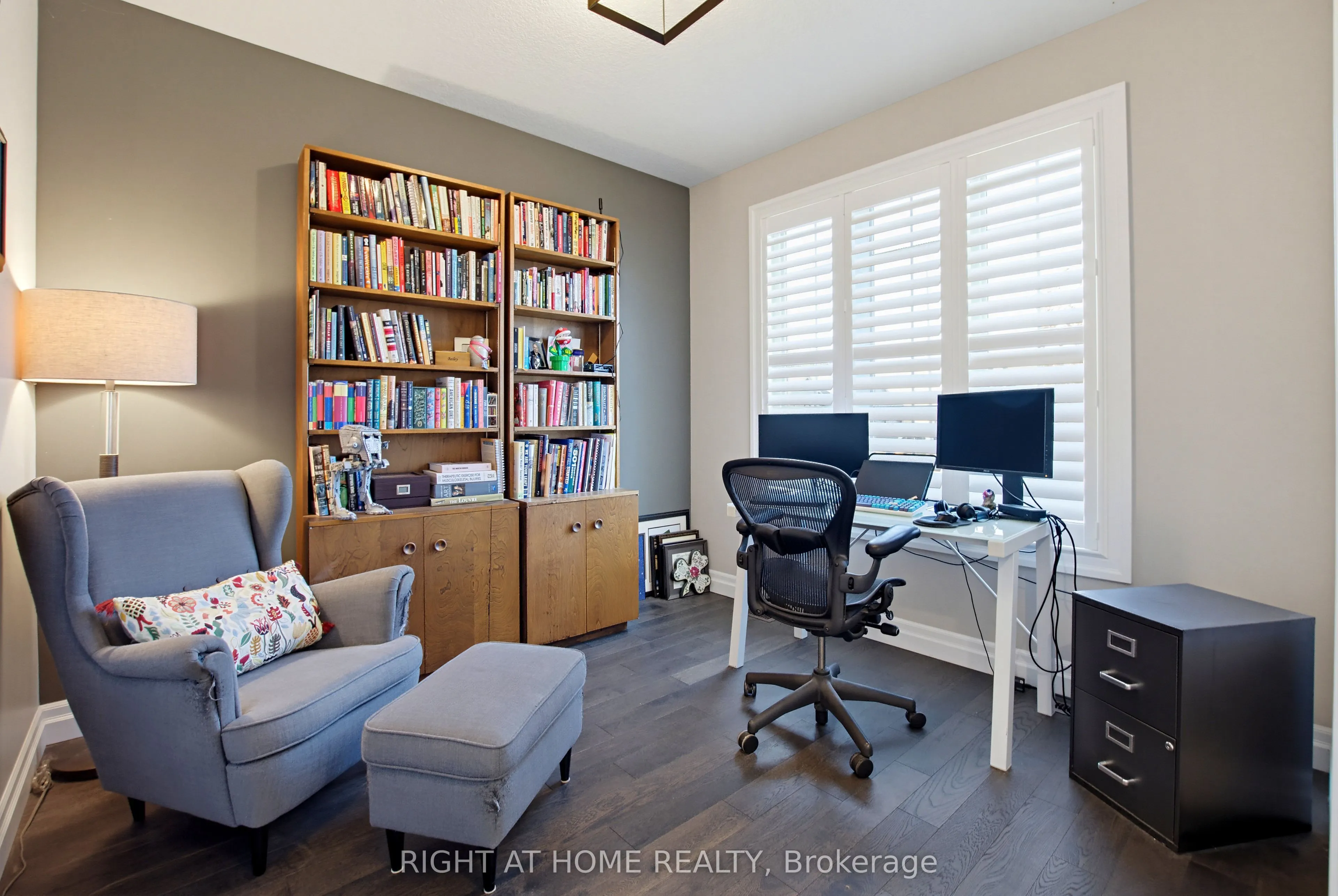 156 Wintermute Court E