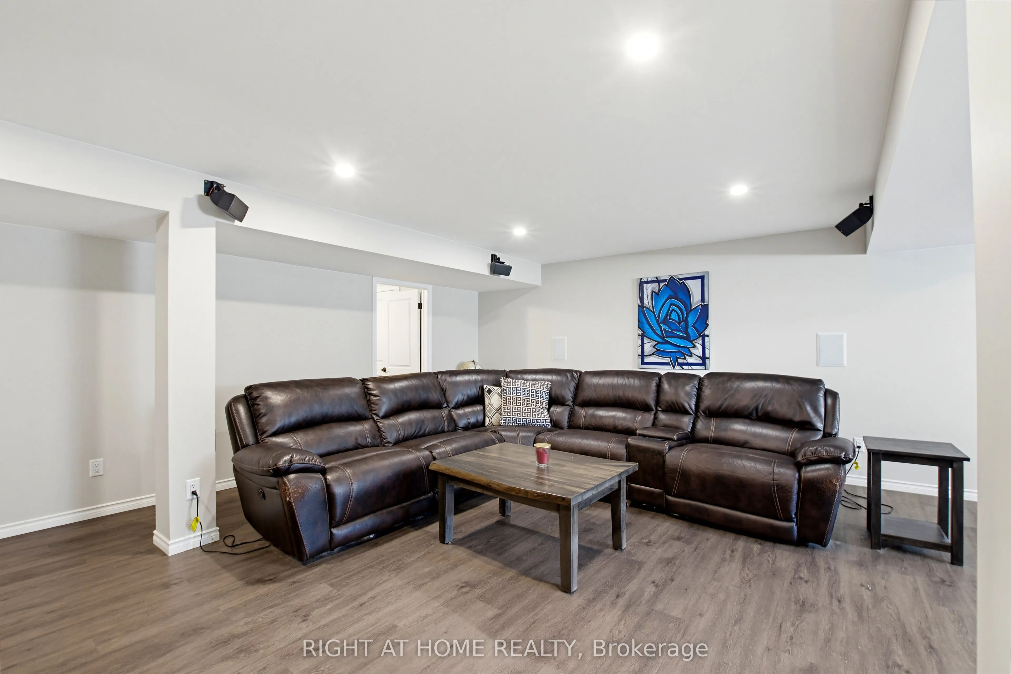 156 Wintermute Court E