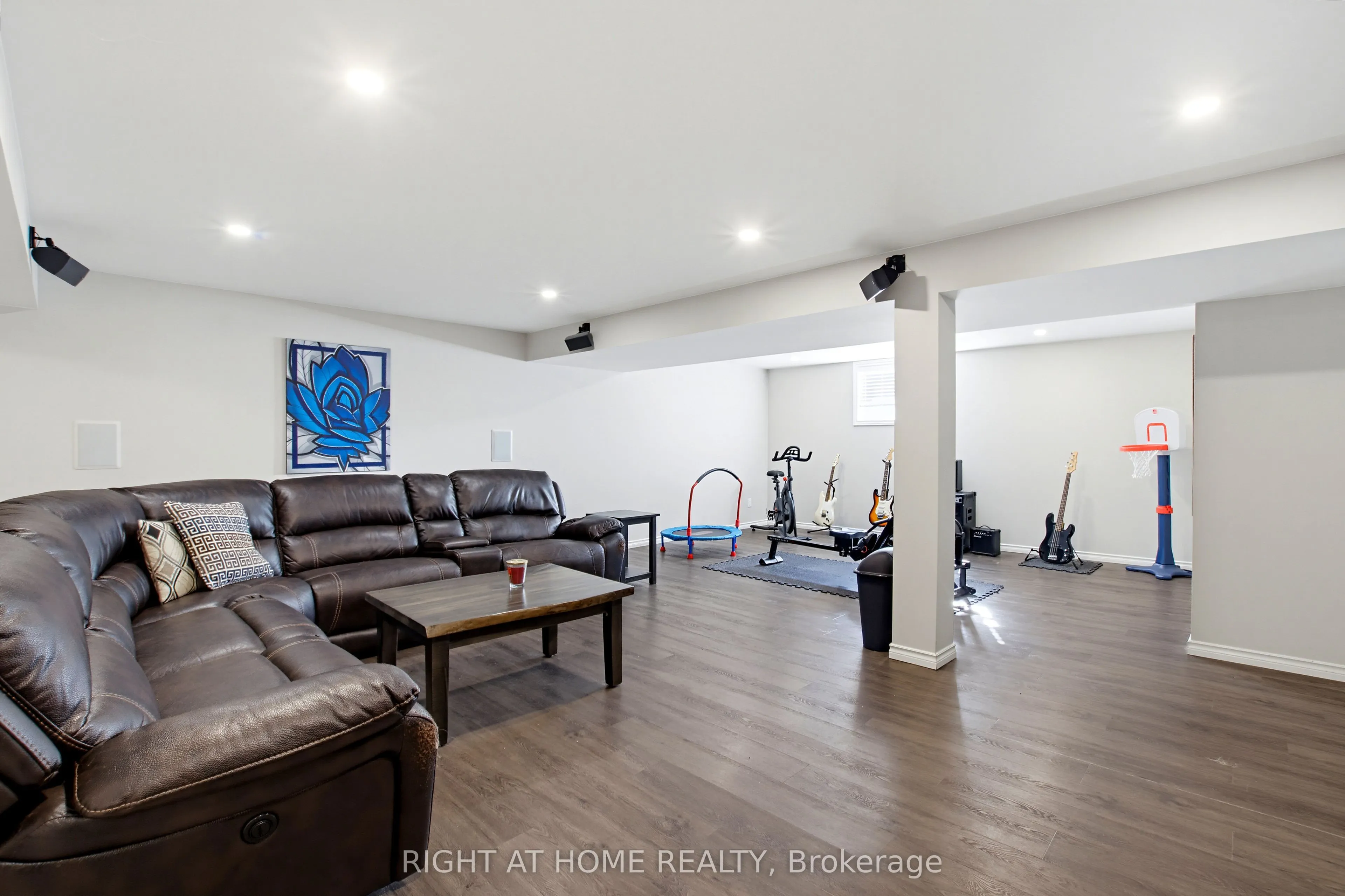 156 Wintermute Court E