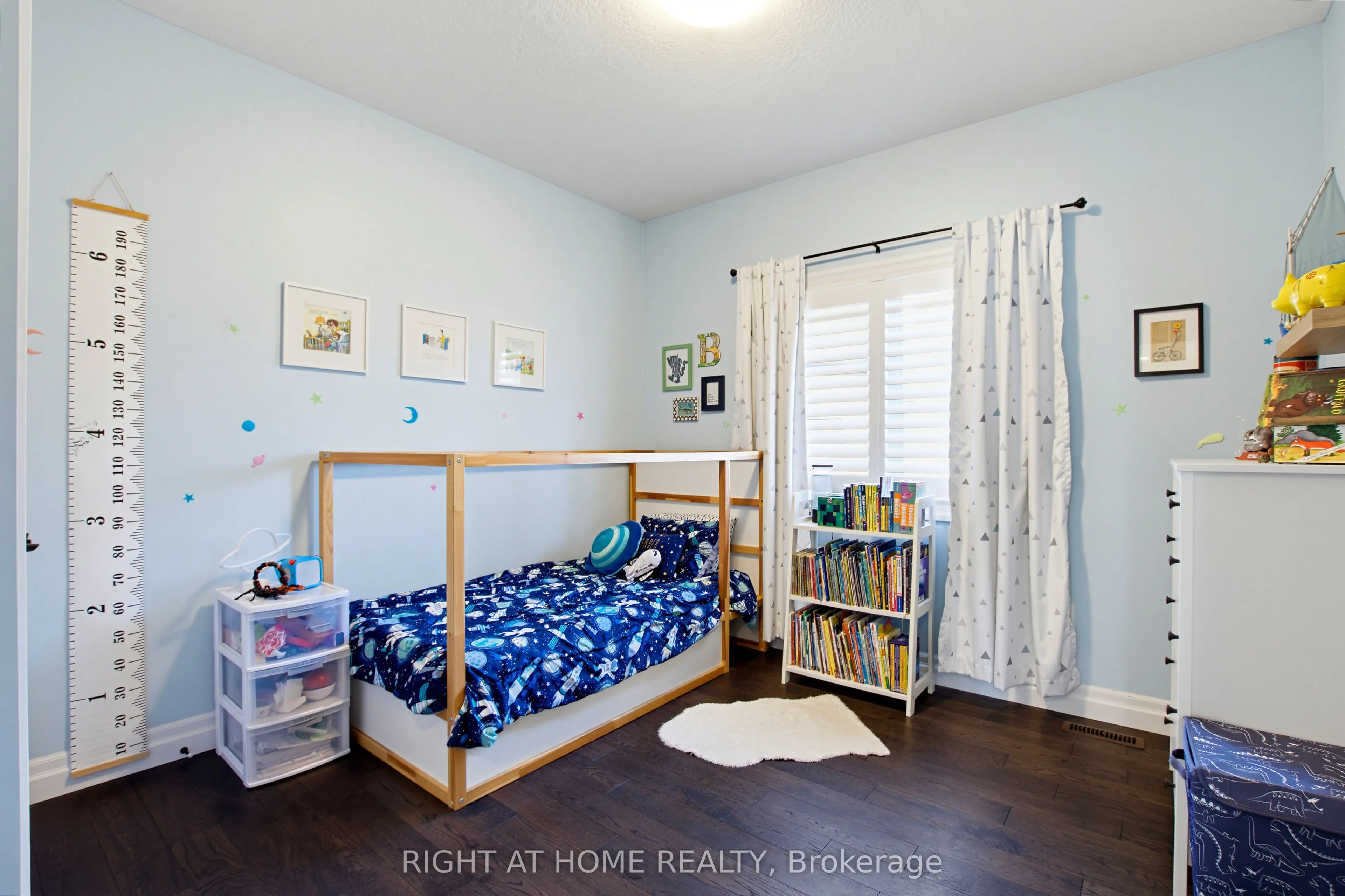156 Wintermute Court E