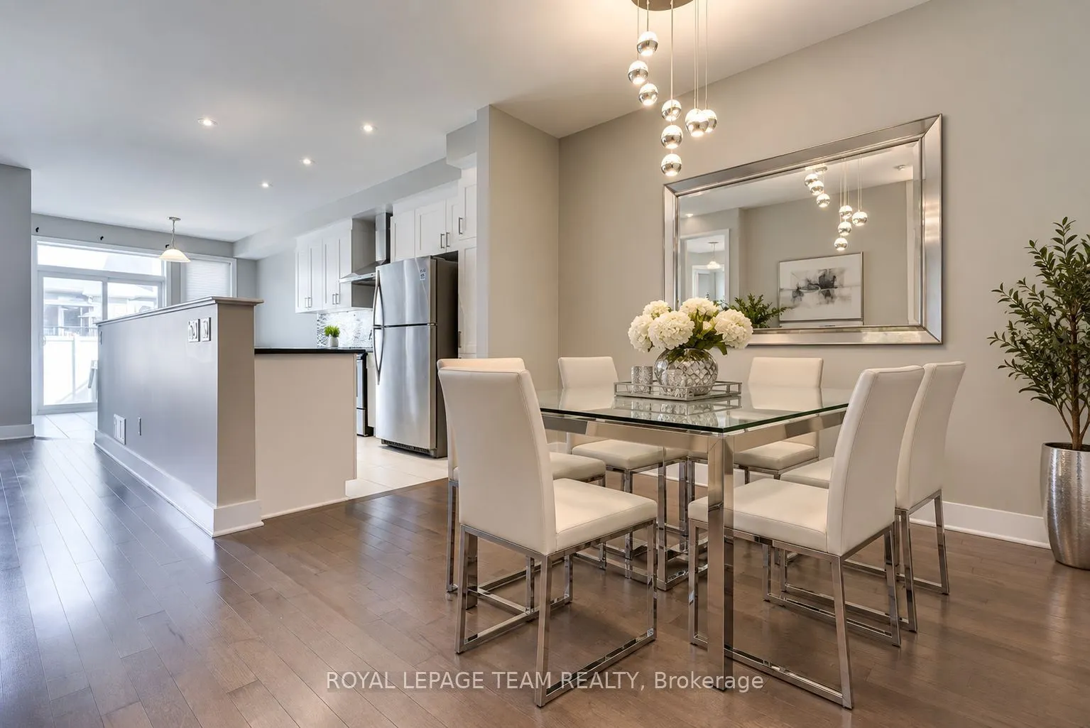 324 Fergus Crescent