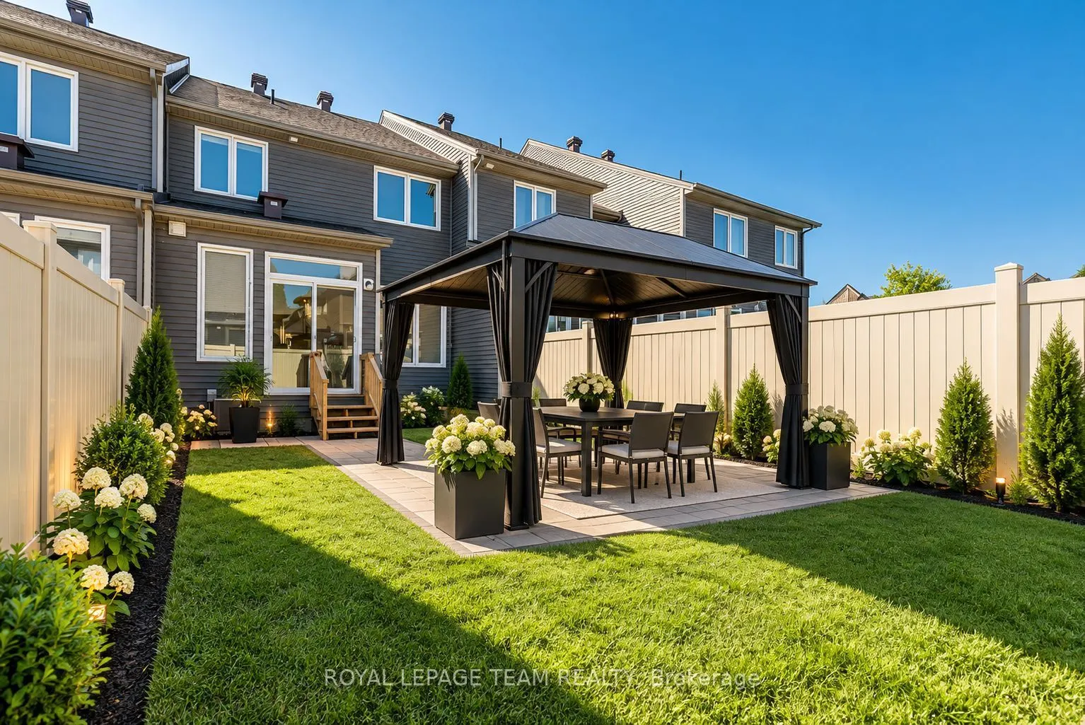 324 Fergus Crescent