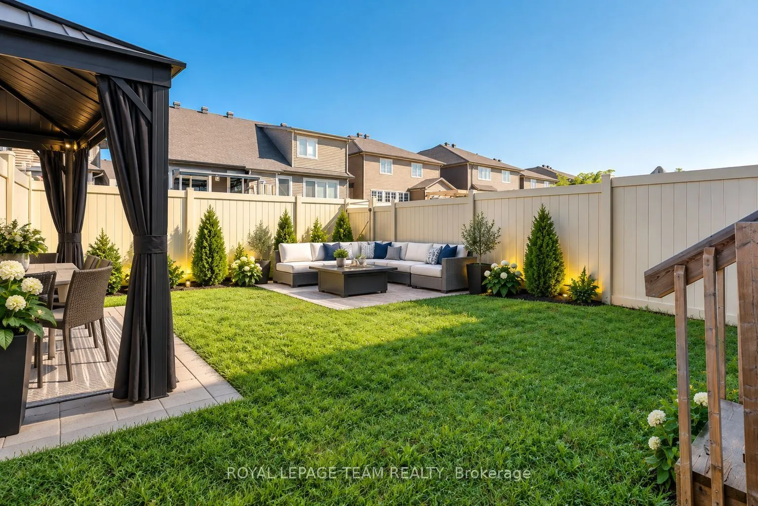 324 Fergus Crescent