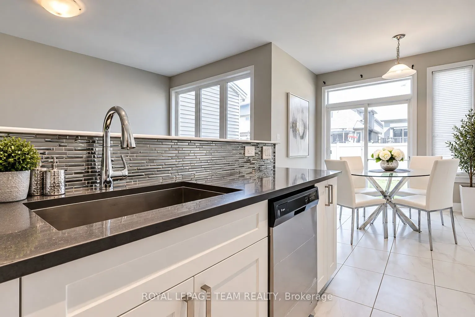 324 Fergus Crescent