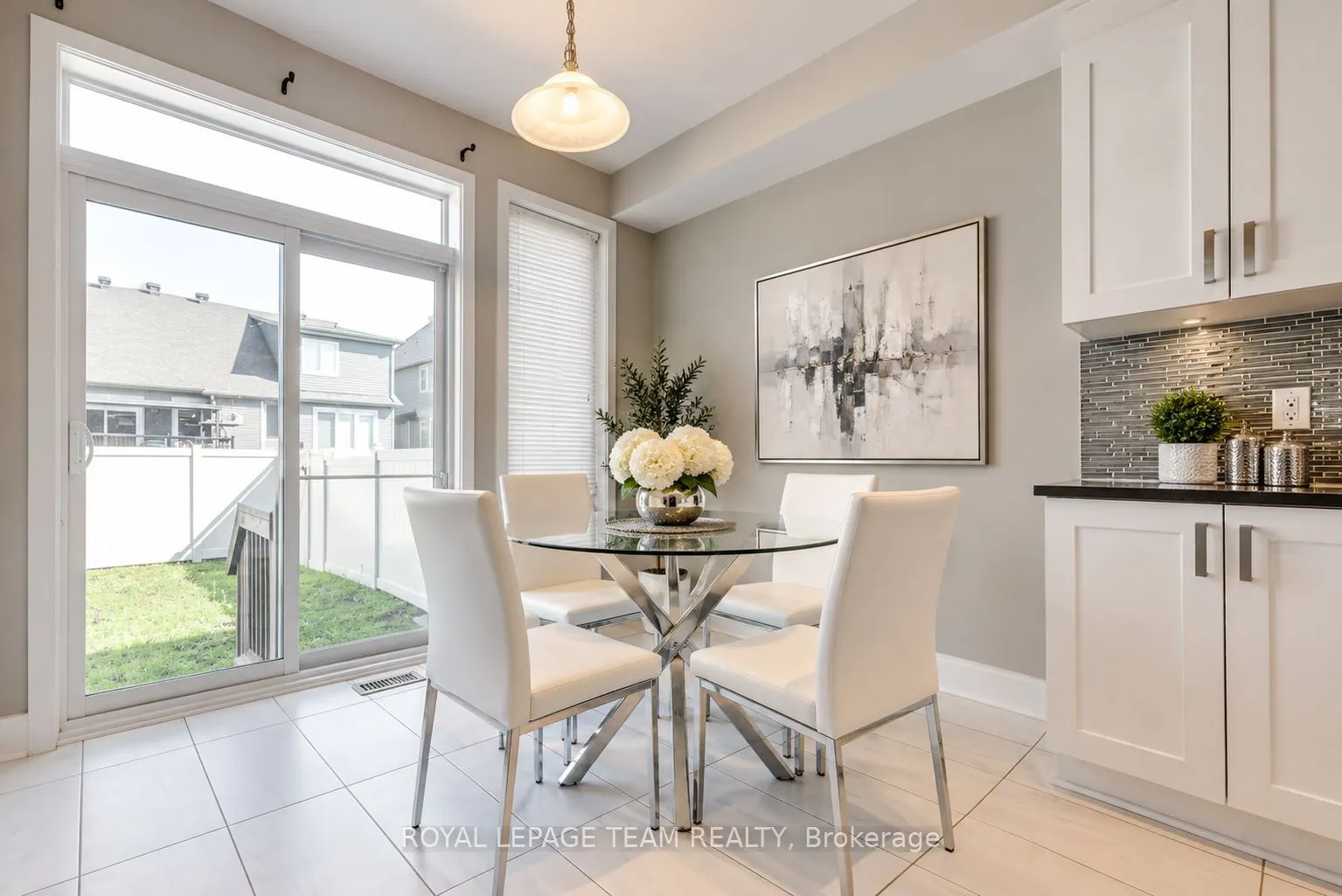 324 Fergus Crescent