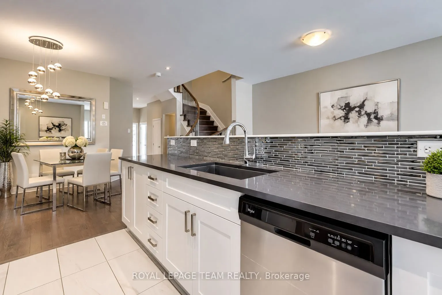 324 Fergus Crescent