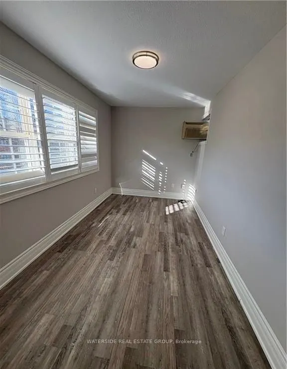 81 Dundas Street #4