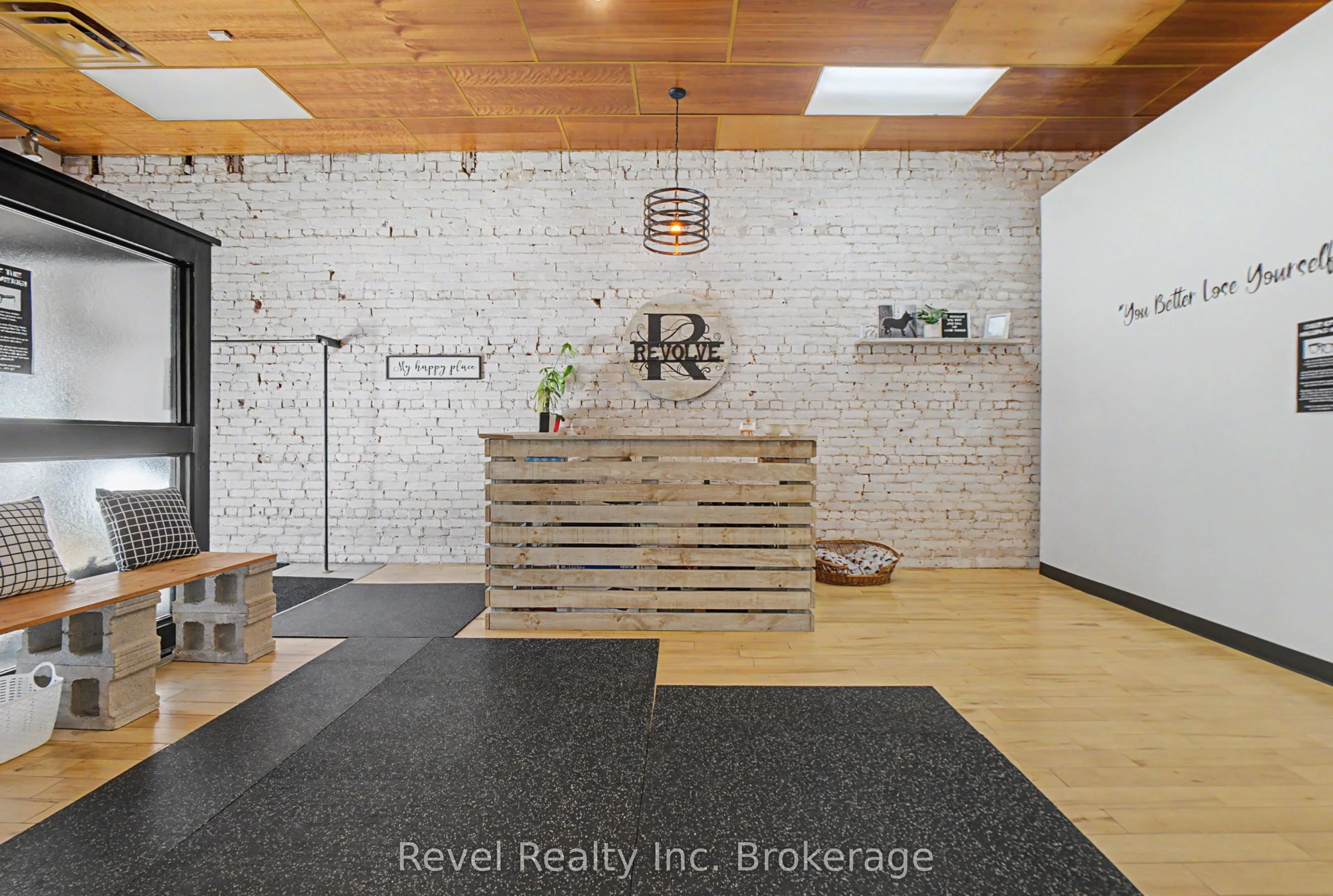 160 Main Street W