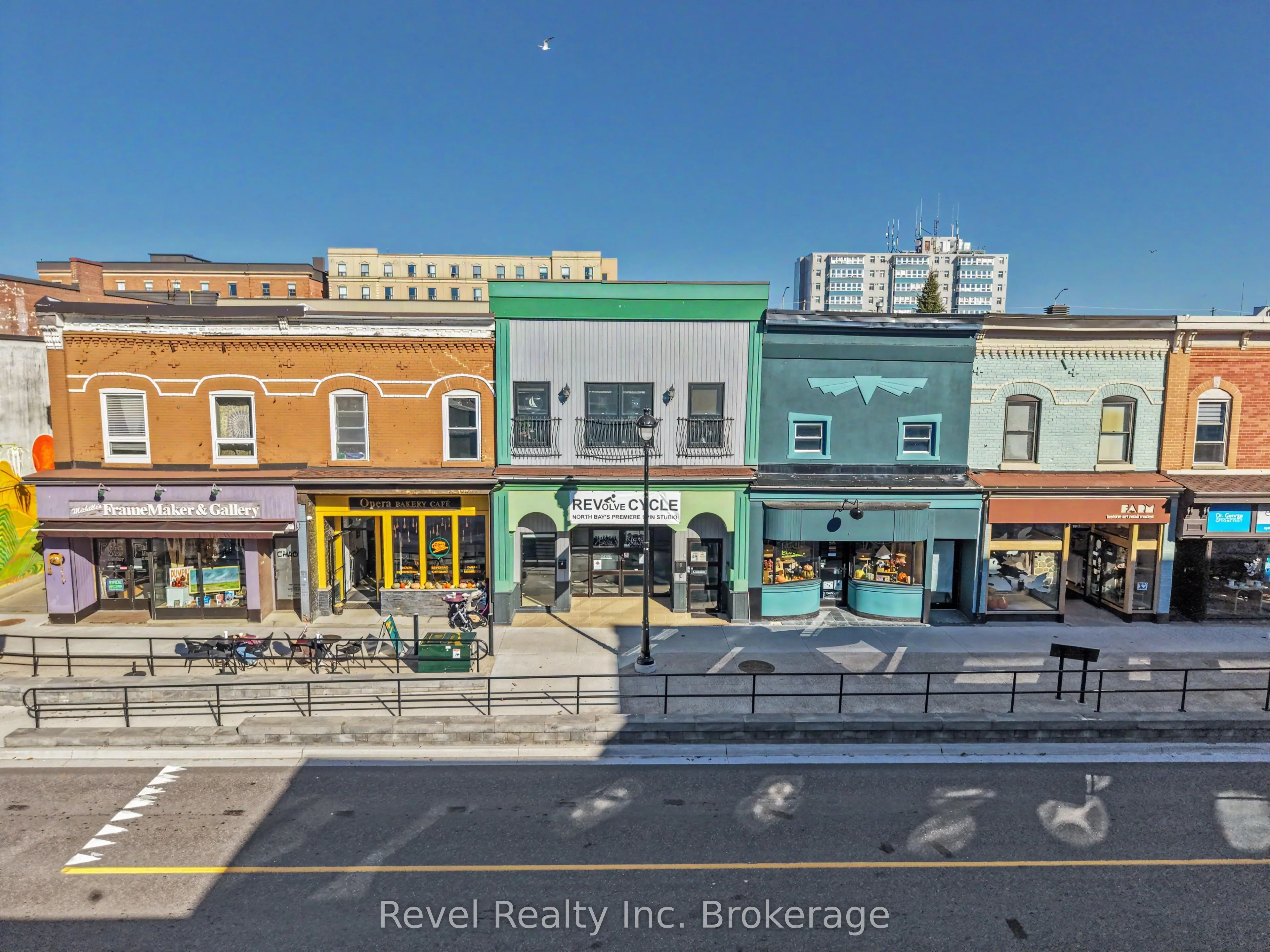 160 Main Street W