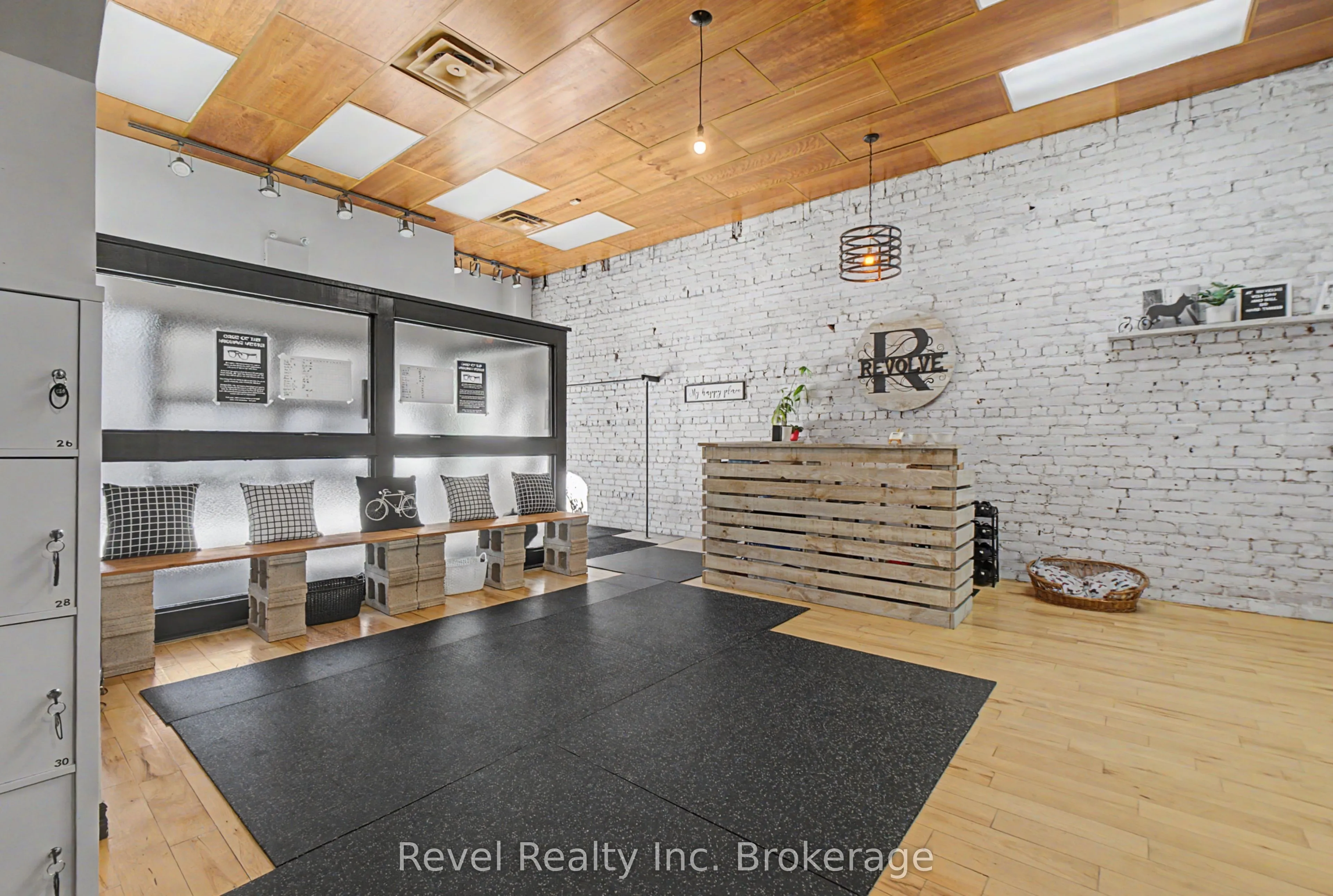 160 Main Street W