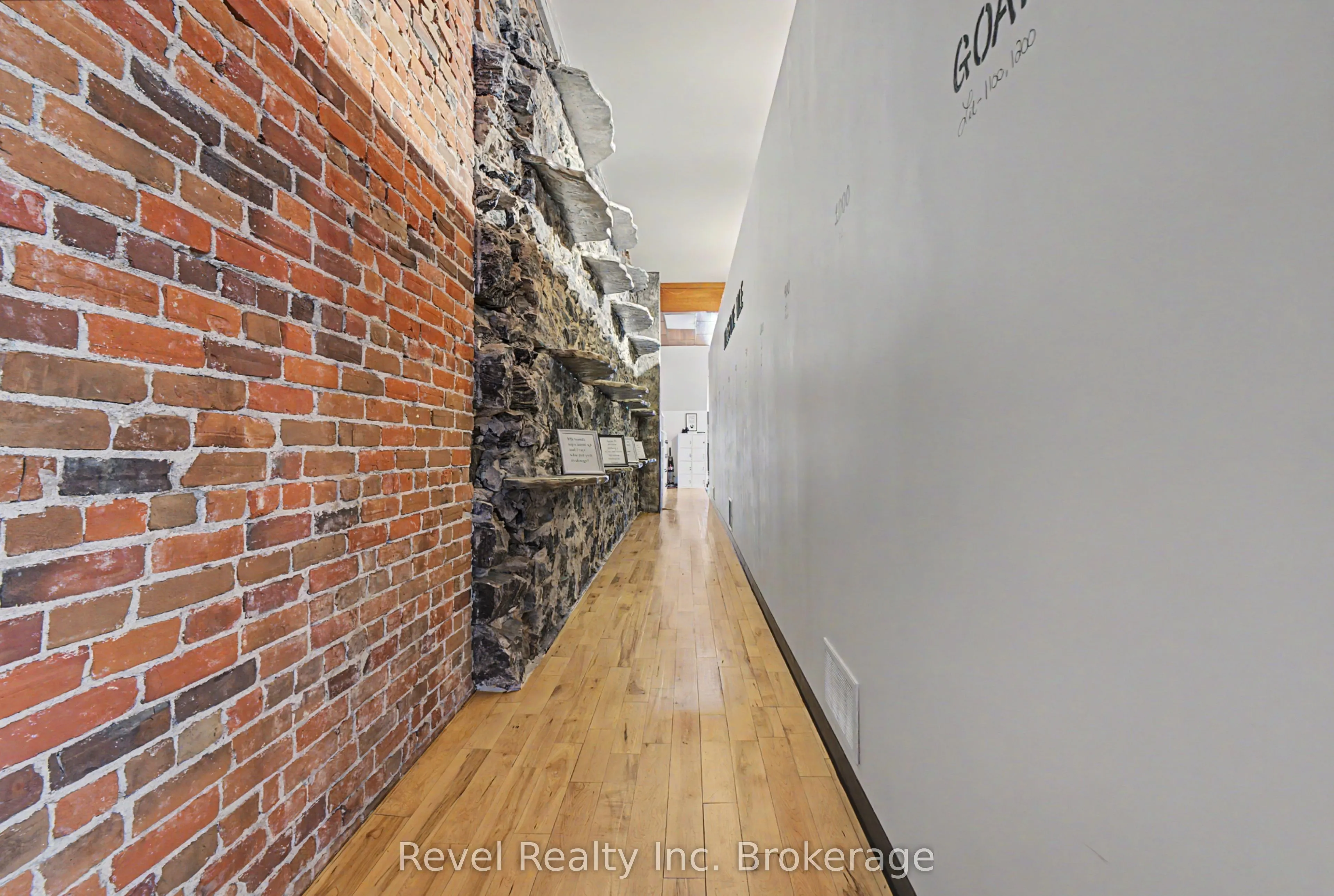 160 Main Street W