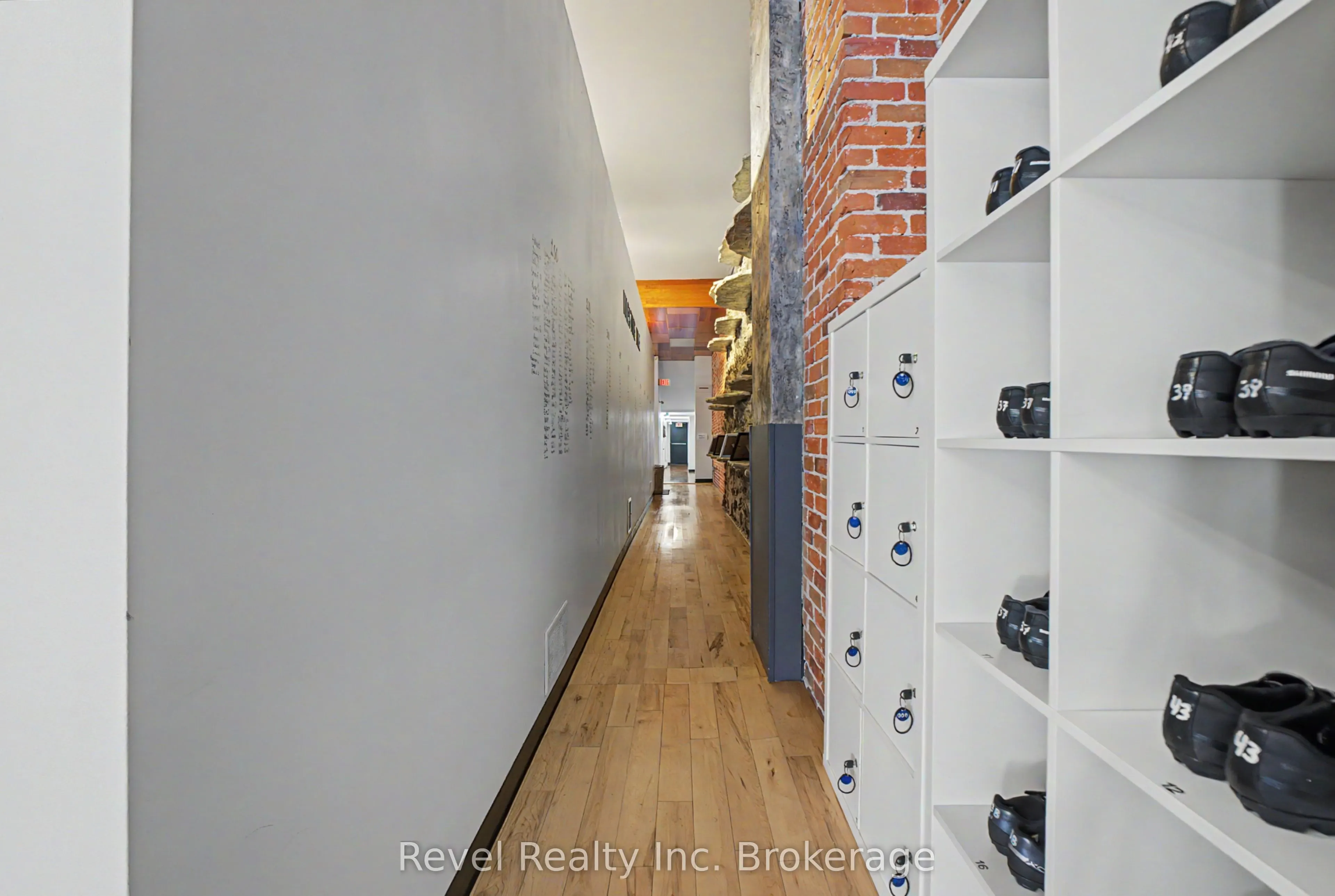 160 Main Street W