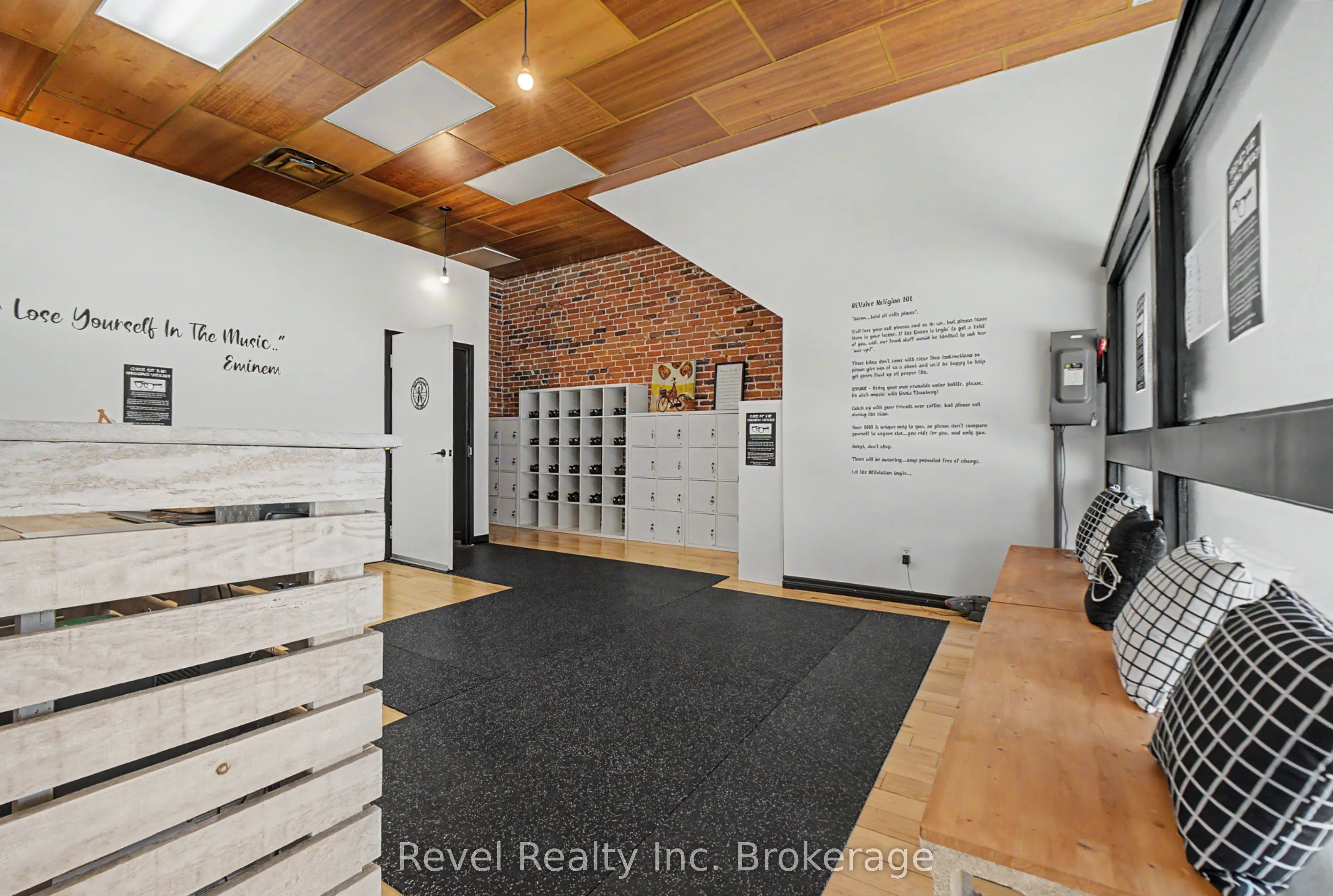 160 Main Street W
