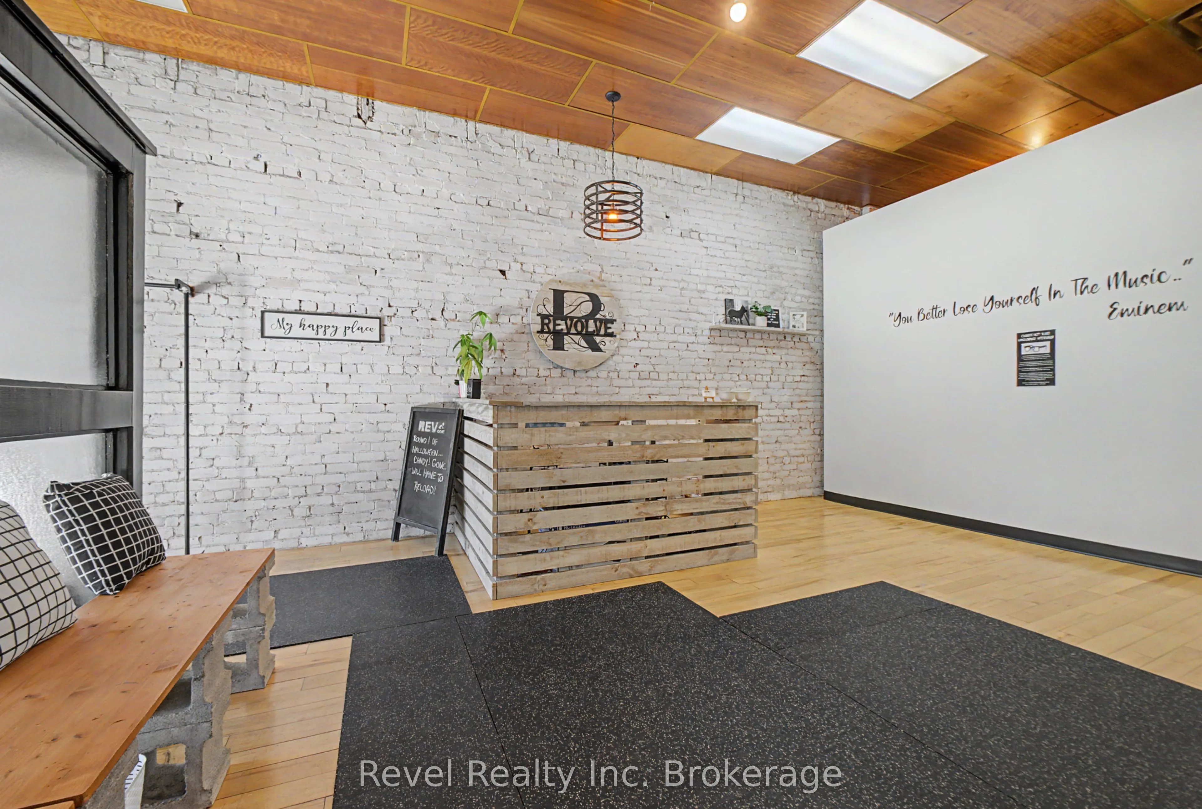 160 Main Street W