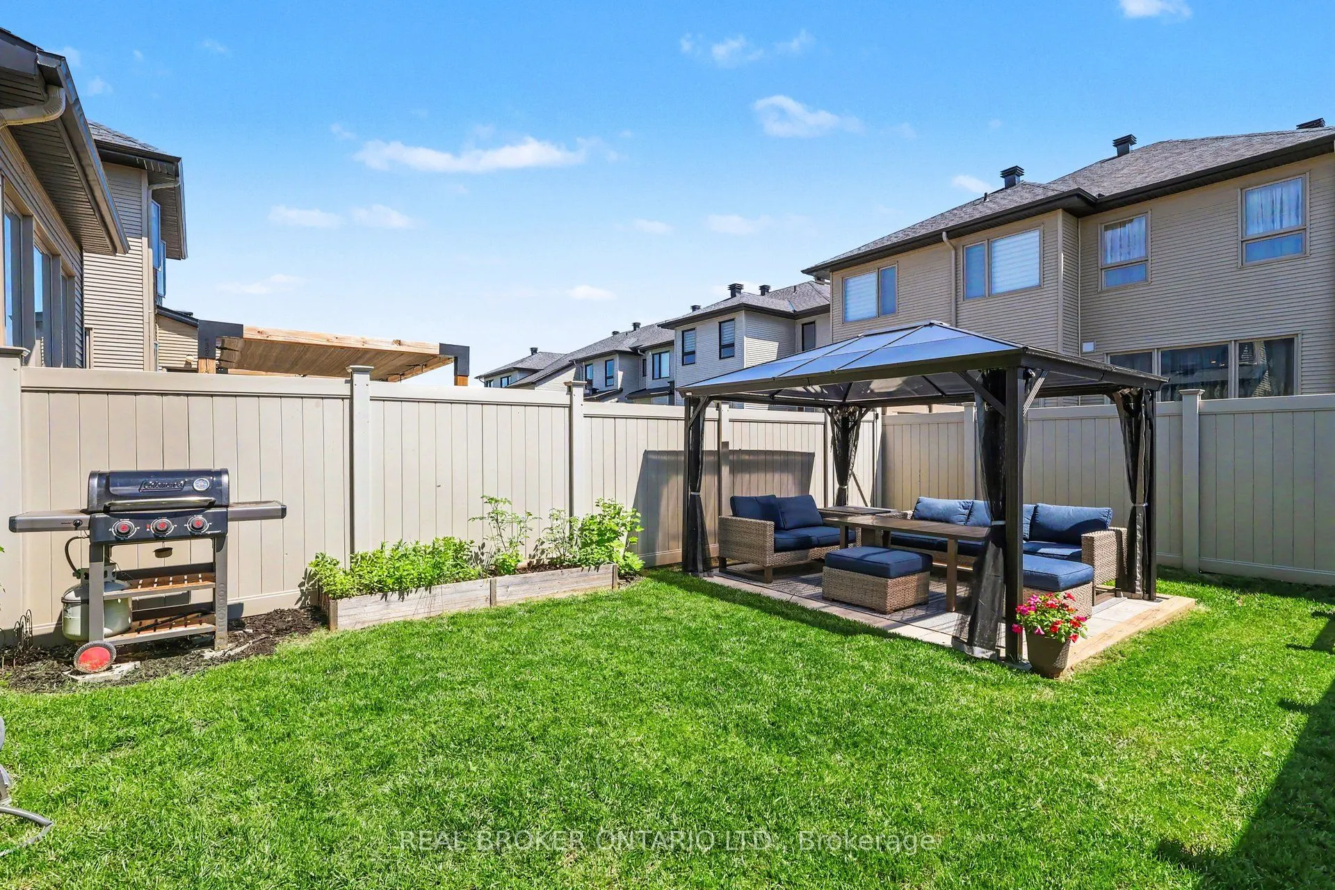 769 Cairn Crescent