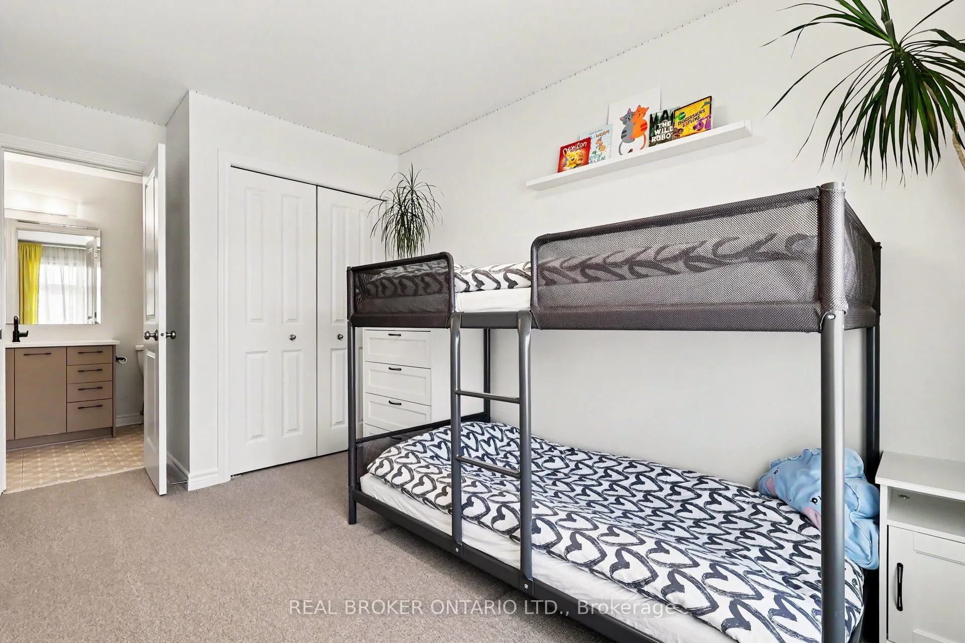 769 Cairn Crescent
