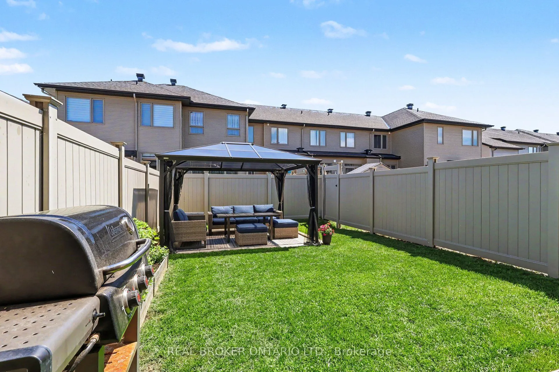 769 Cairn Crescent