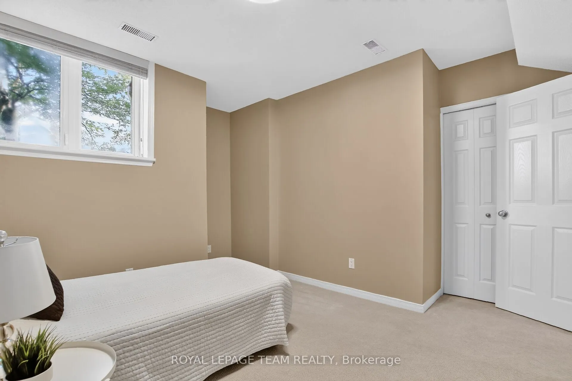 255 Deercroft Avenue #1