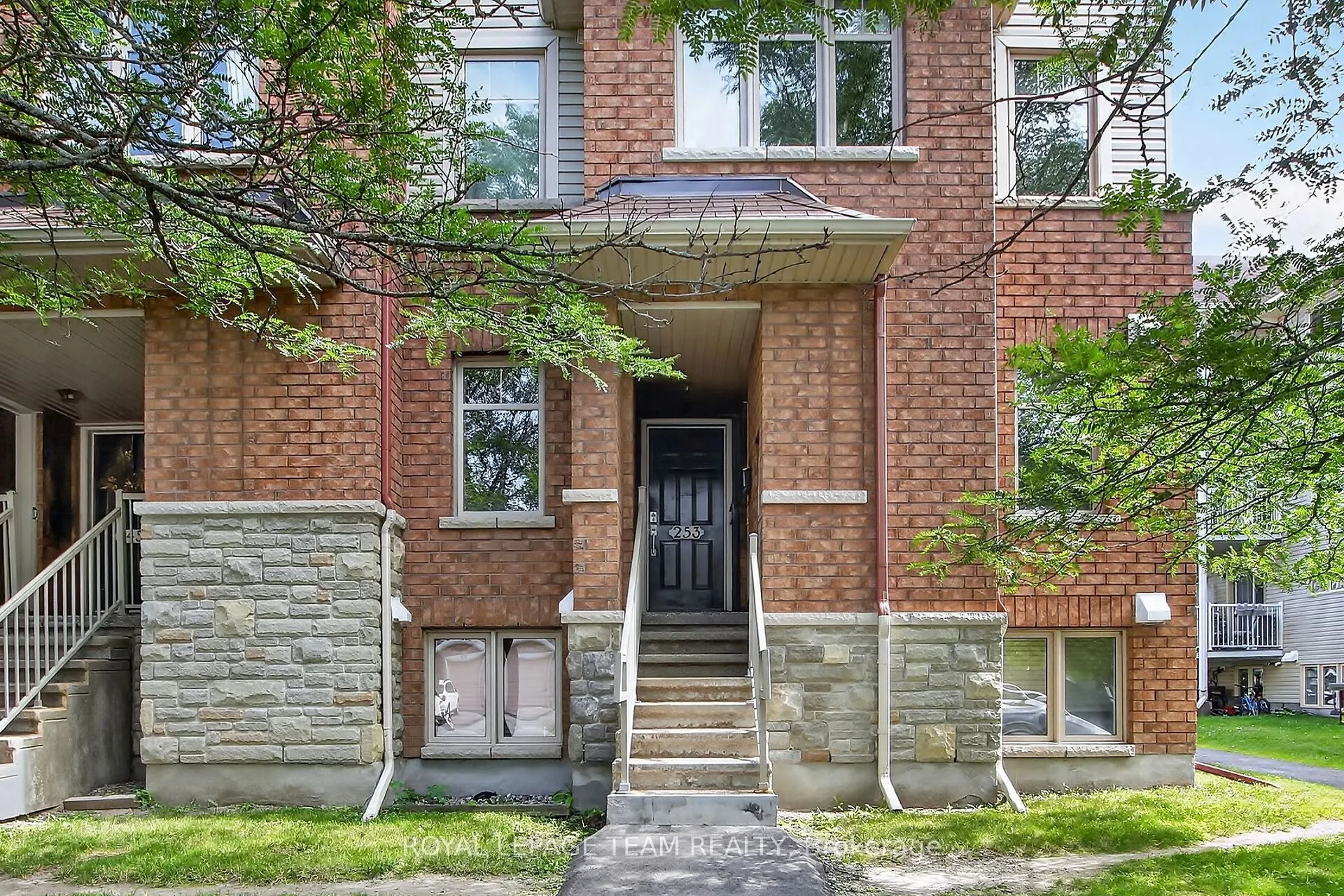 255 Deercroft Avenue #1