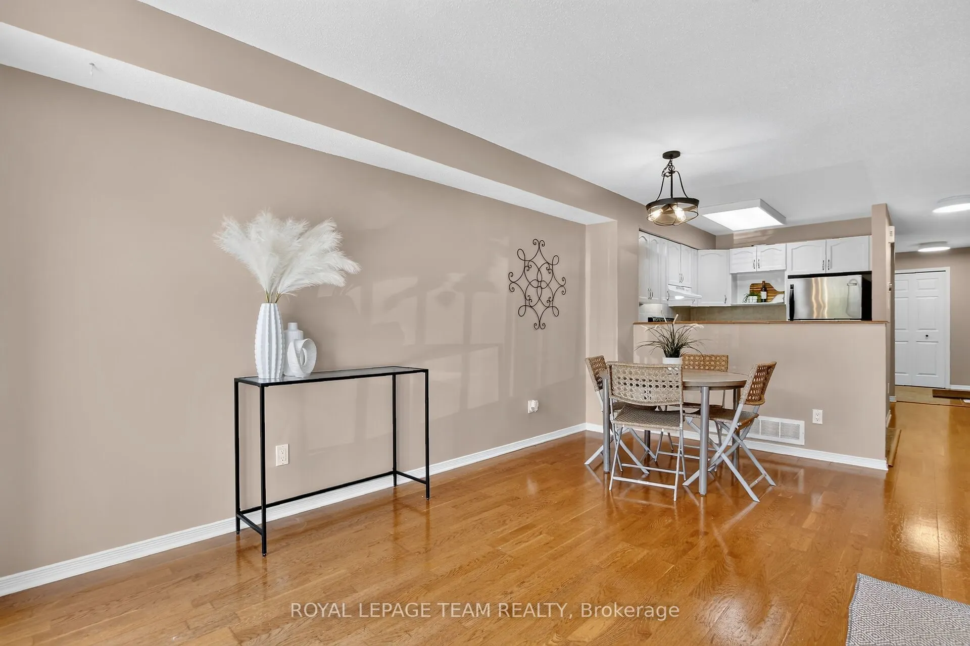 255 Deercroft Avenue #1