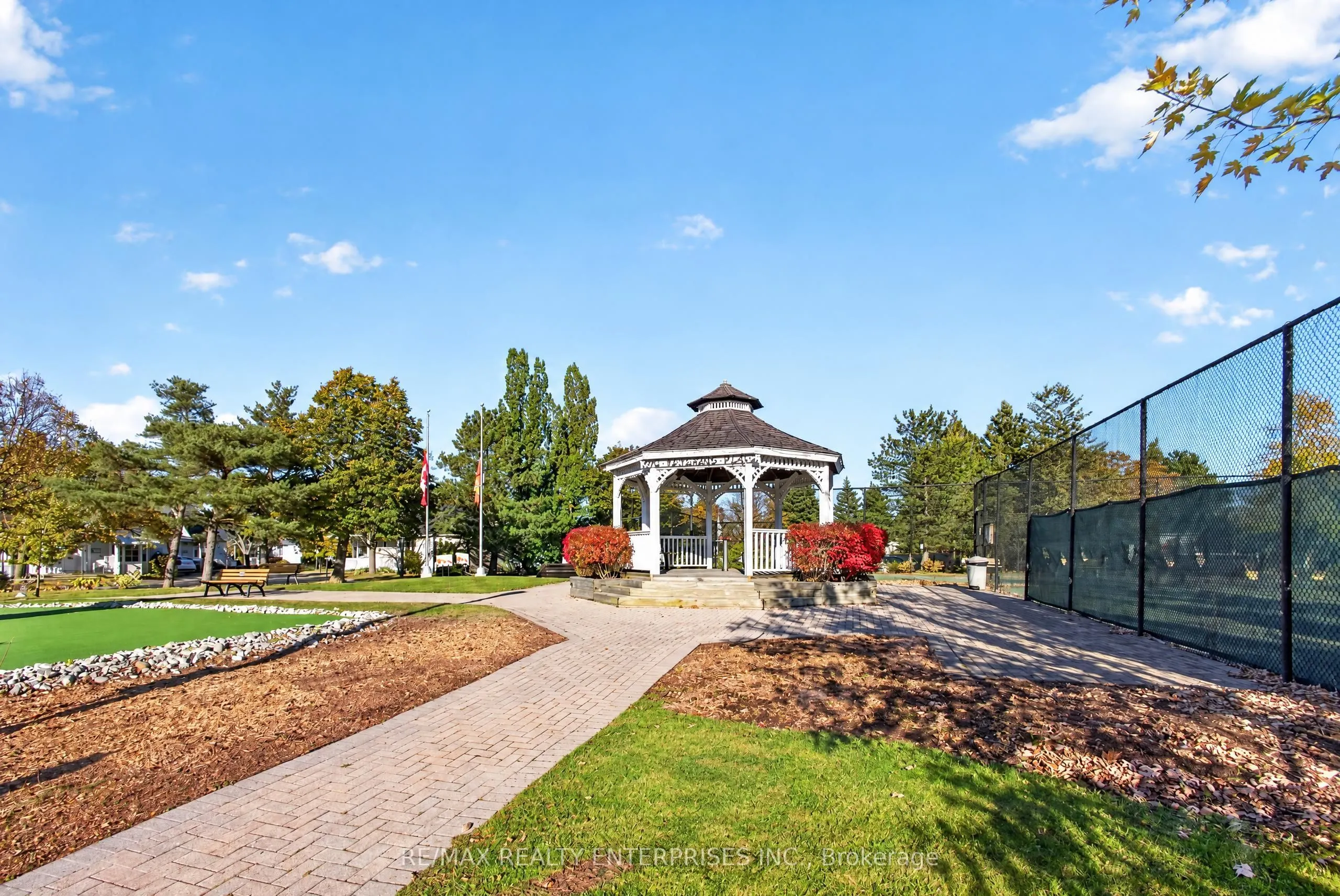 258 Silverbirch Boulevard #23