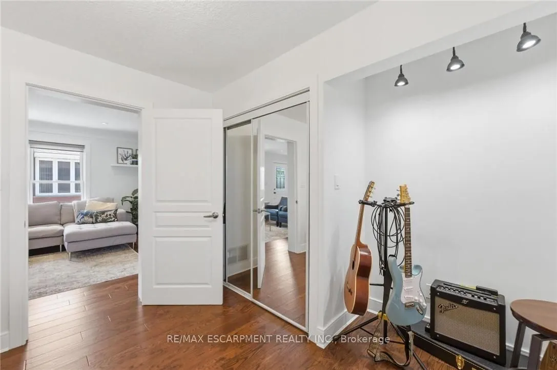69 Nash Road S