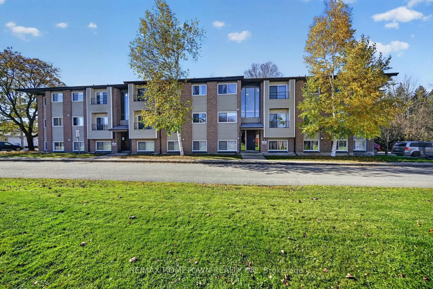 323 Main Street W #105