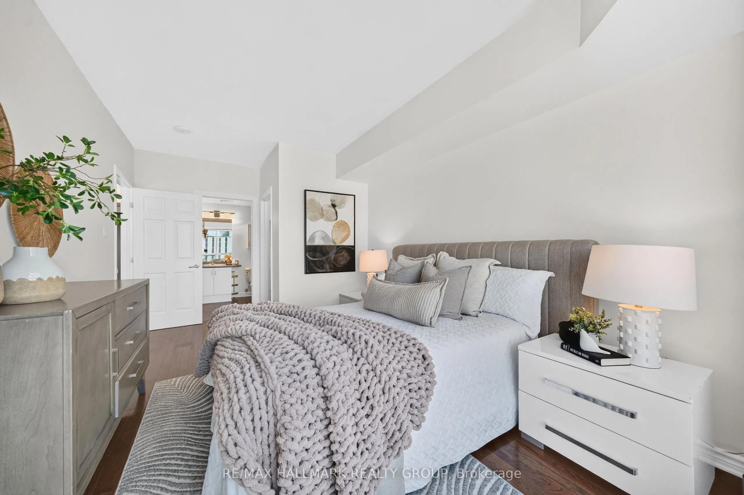 200 Rideau Street #1405