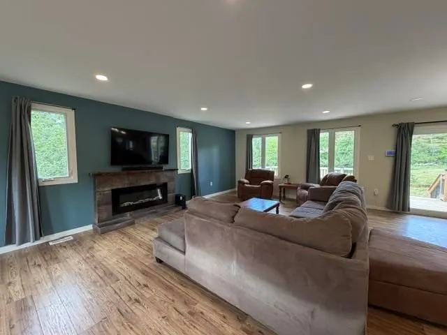 1049 Allen Side Road