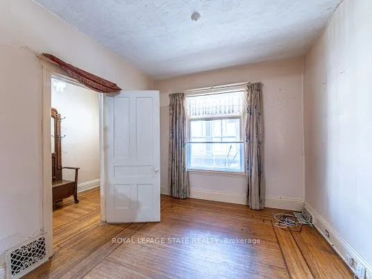 35 Sherman Avenue N
