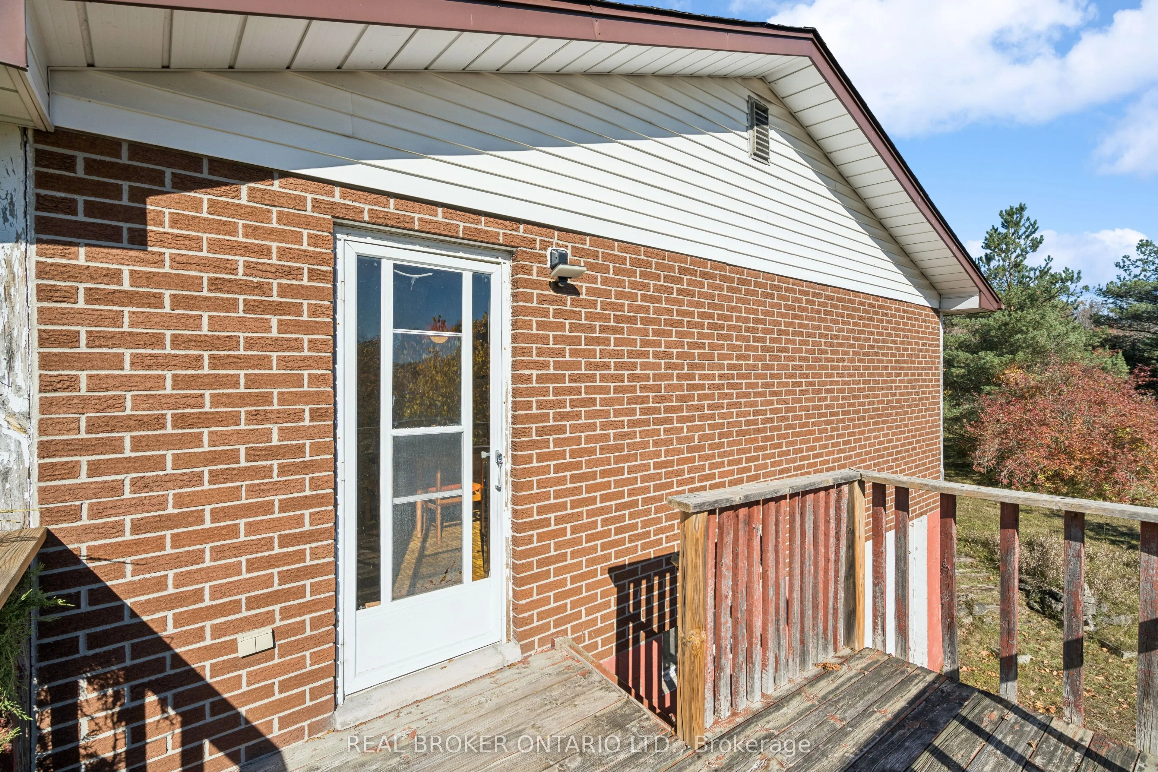 8350 Hwy 7 Highway