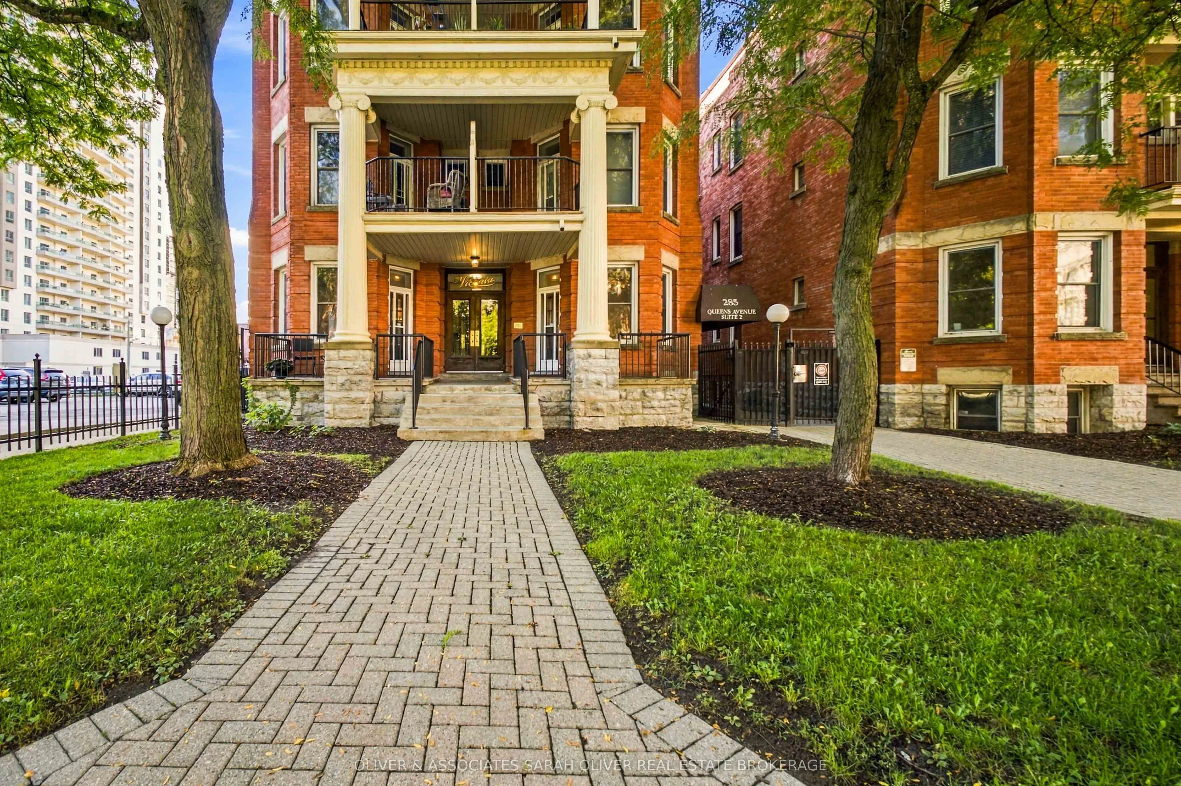 285 Queens Avenue #101