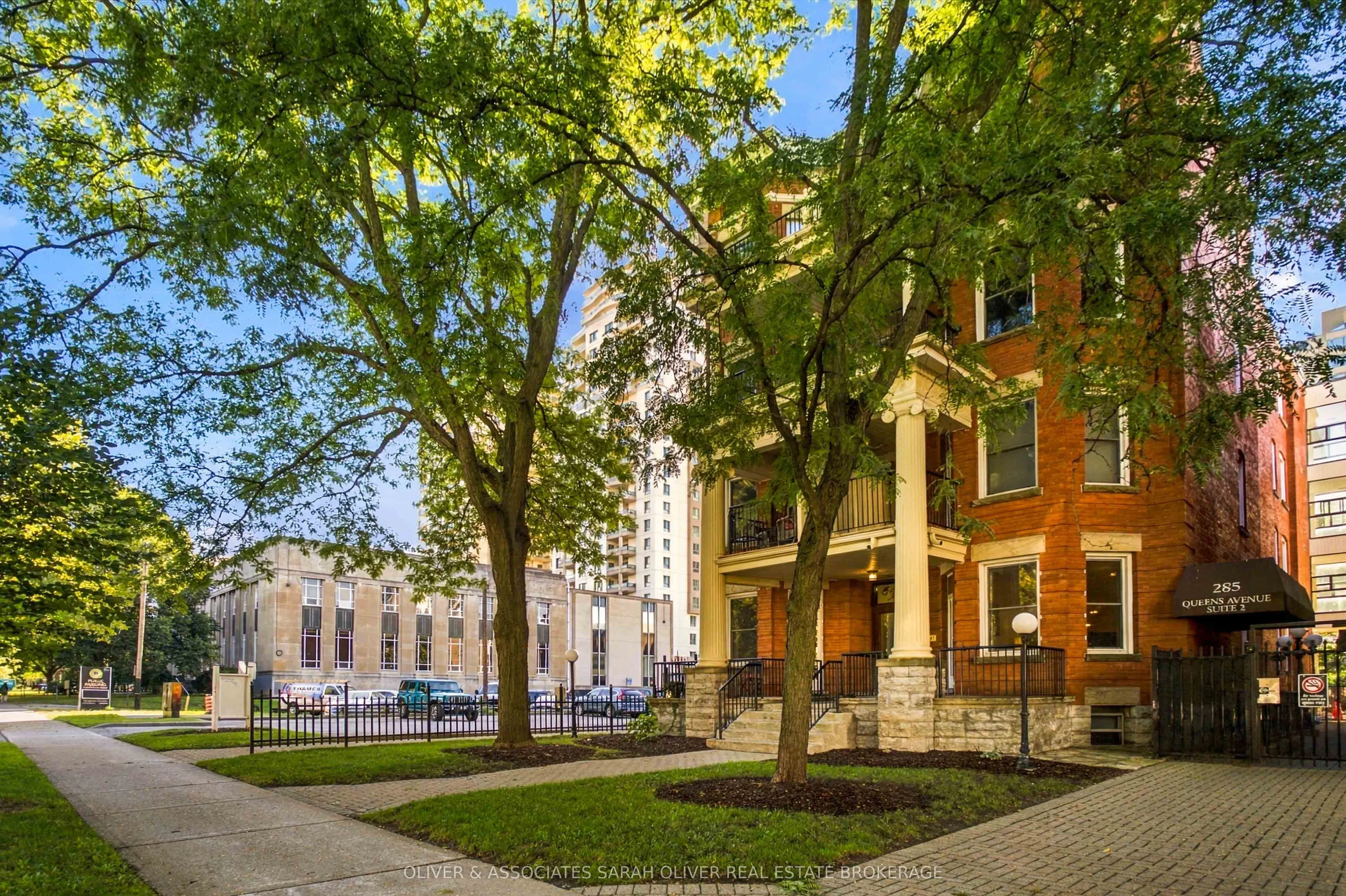 285 Queens Avenue #101
