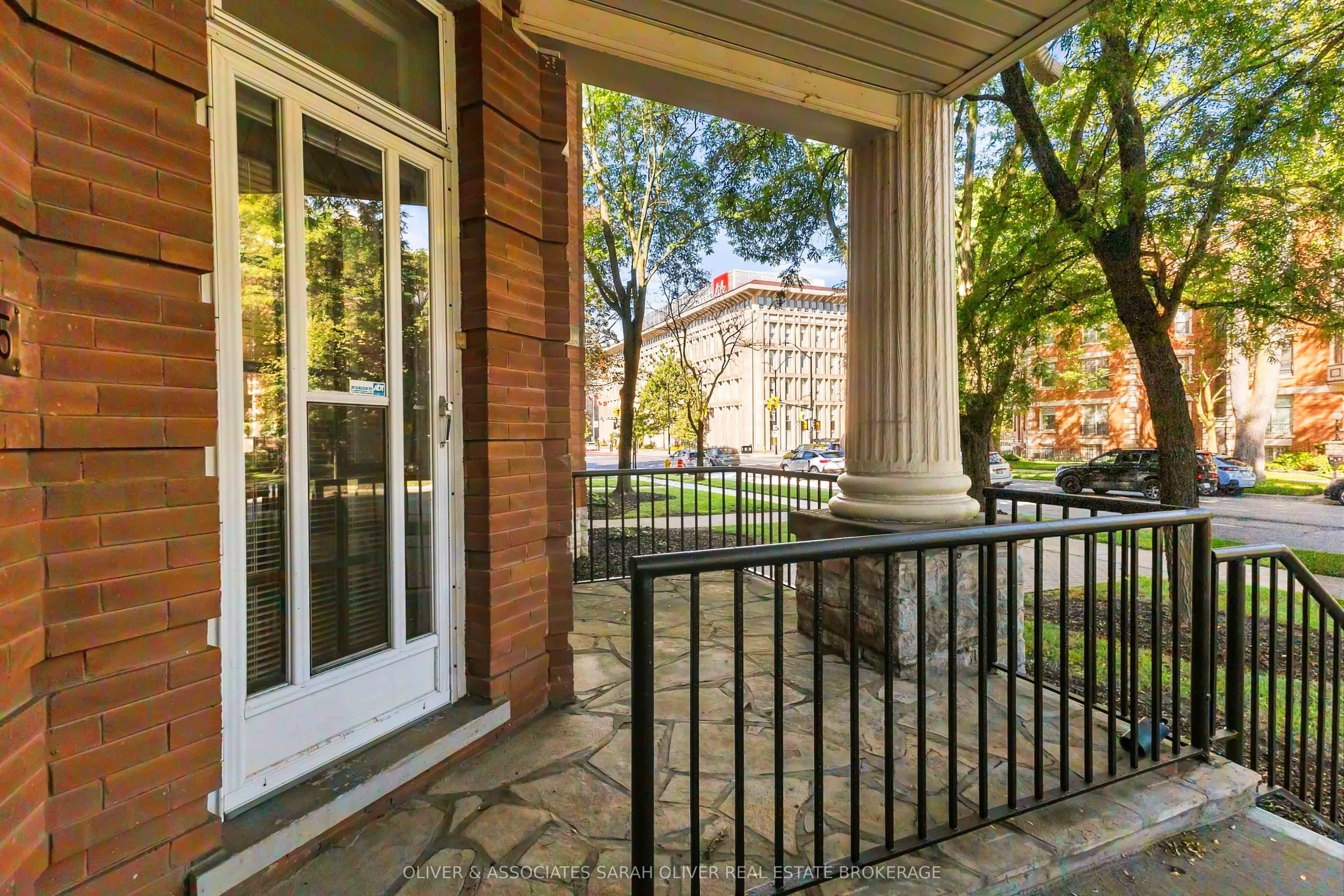 285 Queens Avenue #101