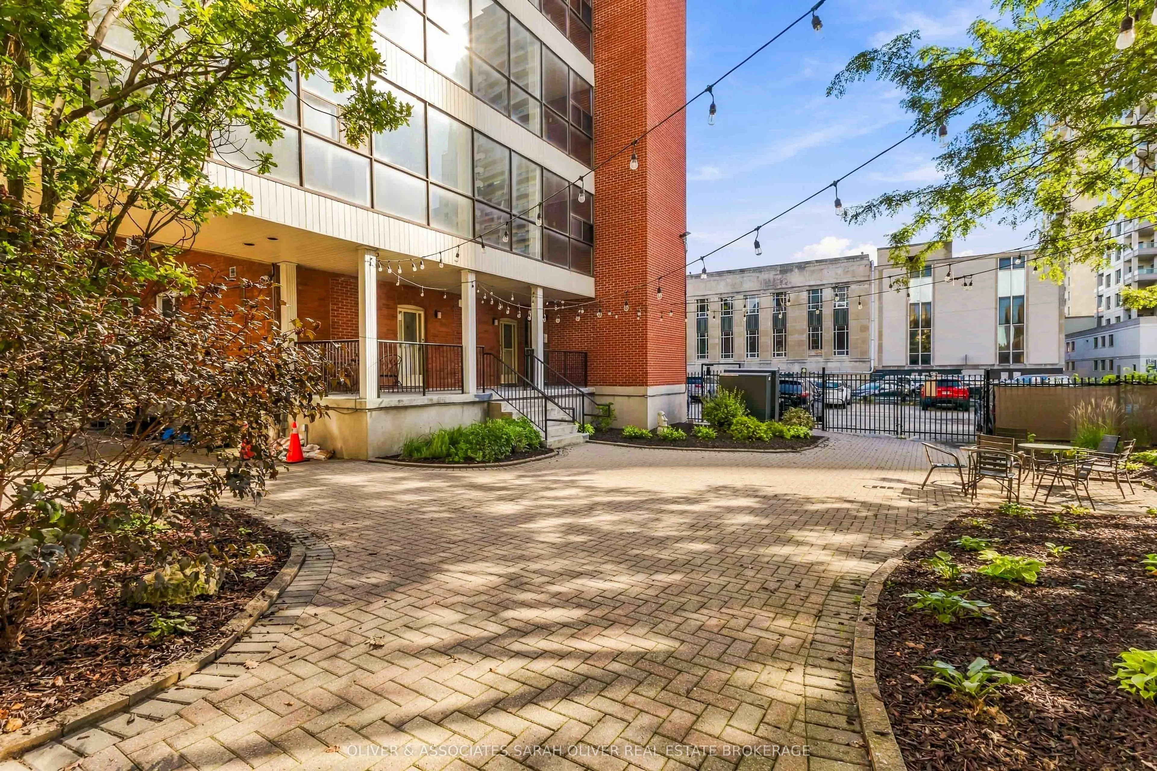 285 Queens Avenue #101